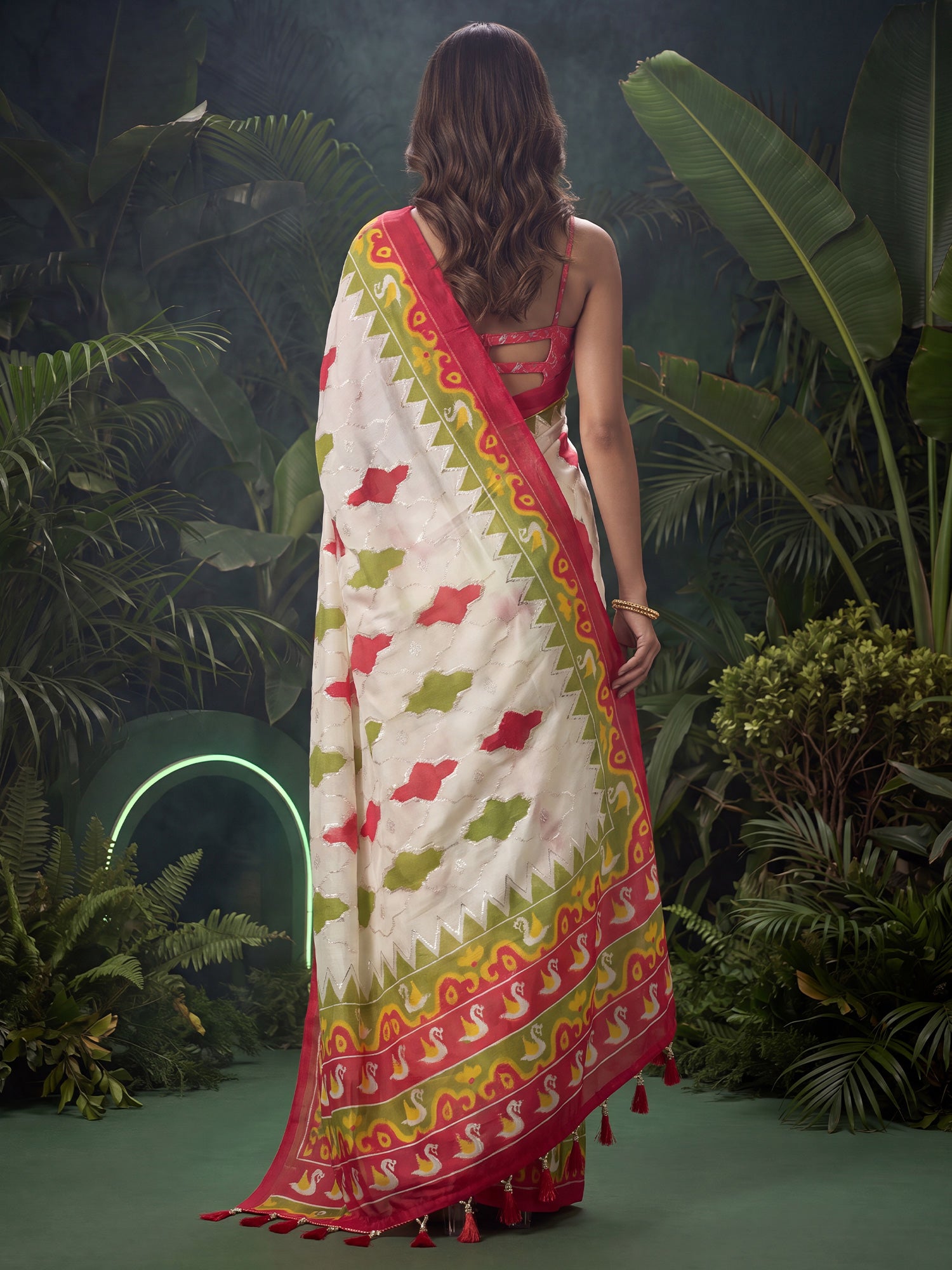 Off White Georgette saree – detail view 1