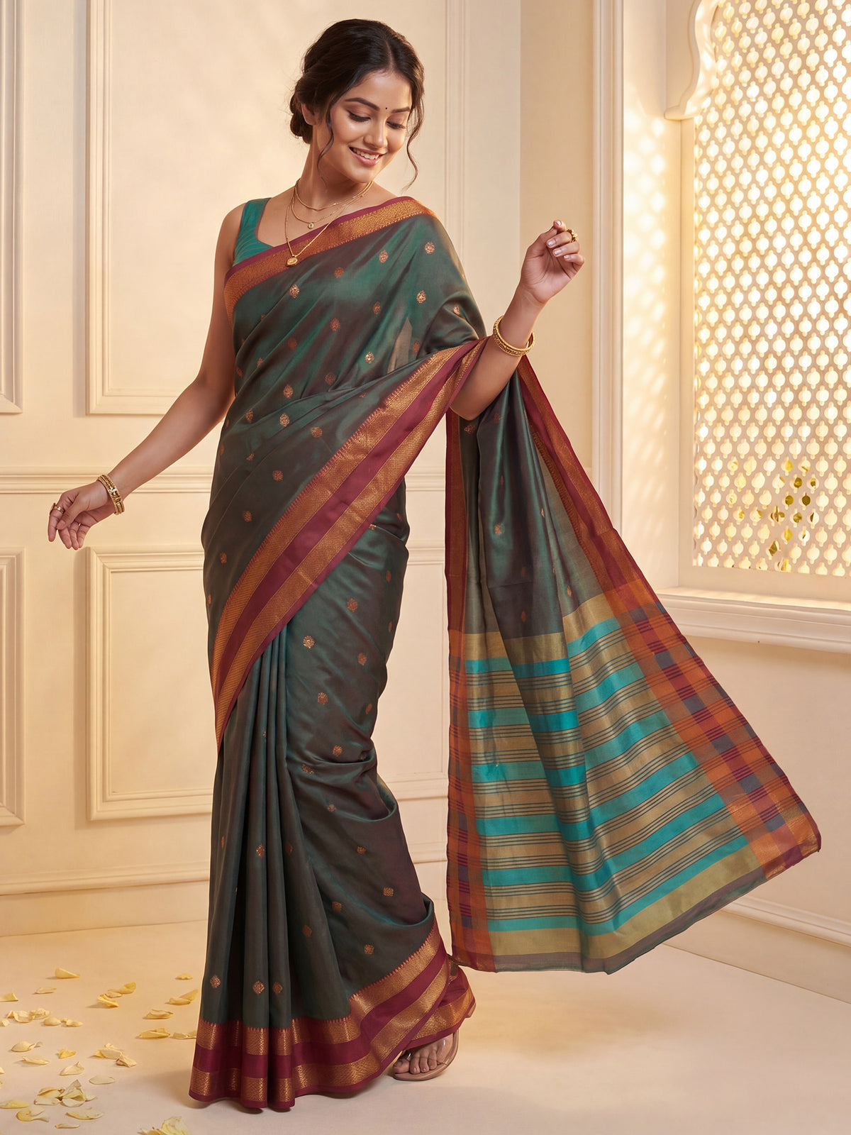 Dark Green Soft Silk saree – detail view 3