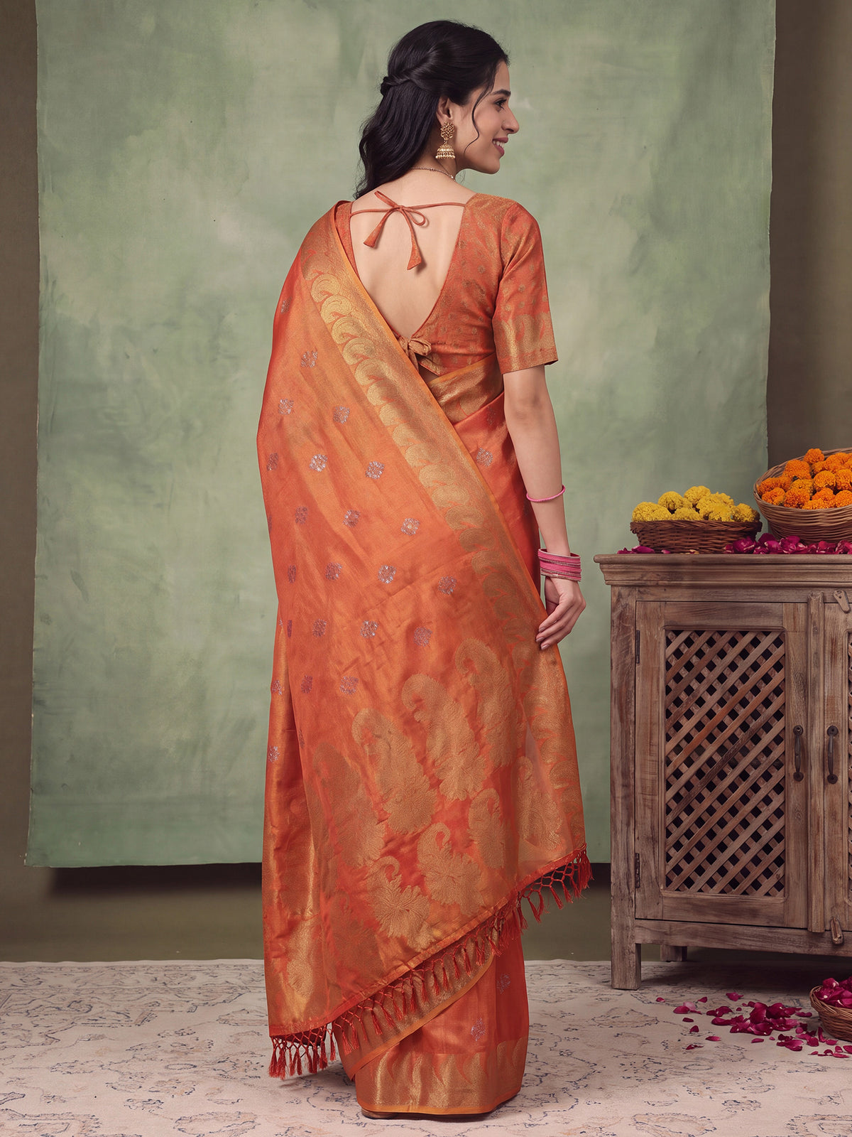Rust Linen saree – detail view 1