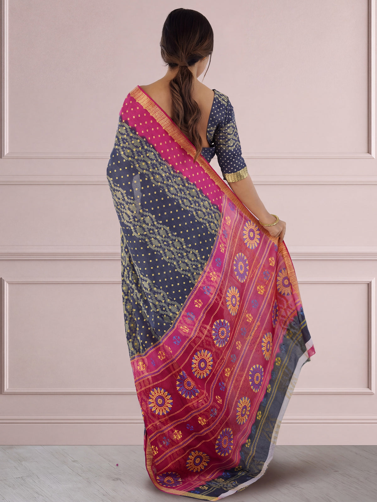 Charcoal Grey Cotton saree – detail view 1
