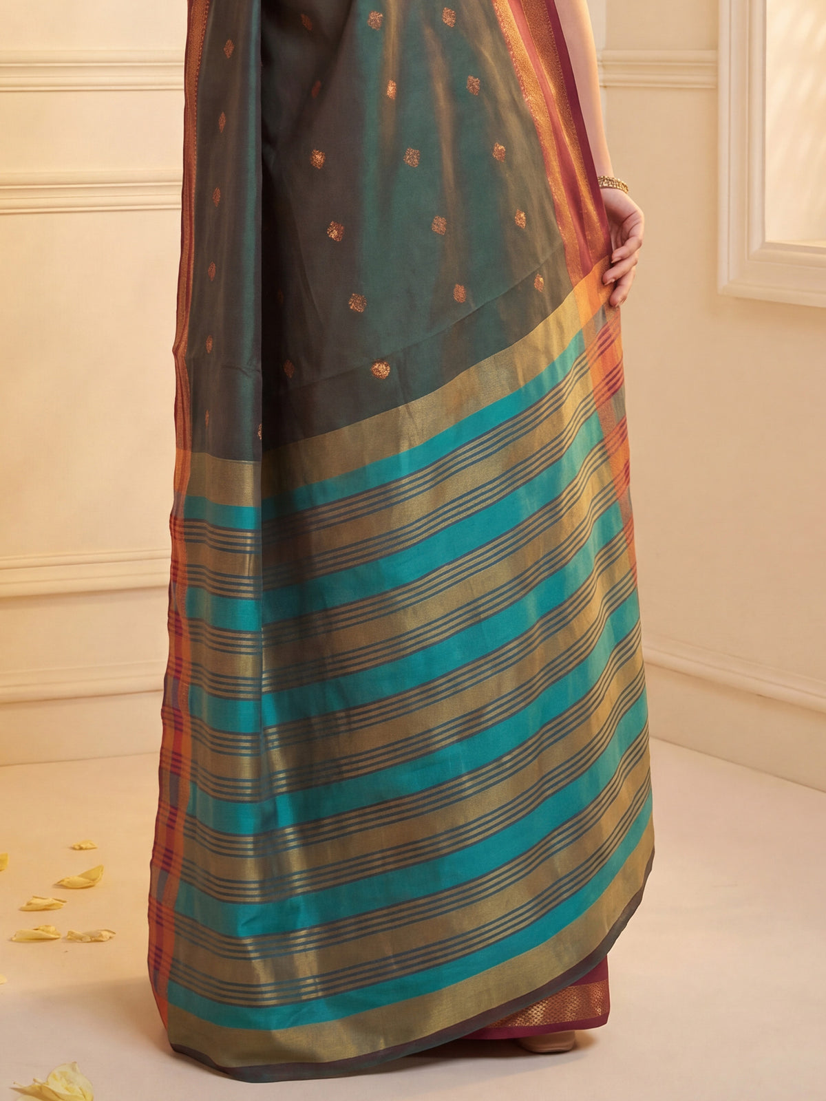 Dark Green Soft Silk saree – detail view 5