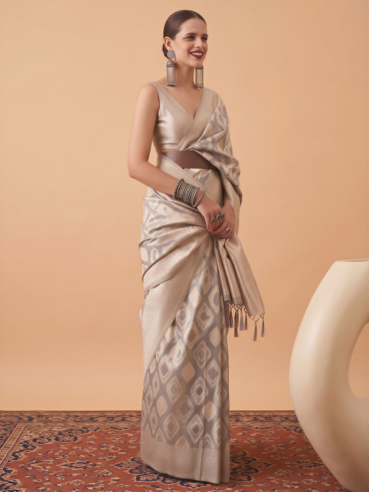 Beige Tissue saree – detail view 1