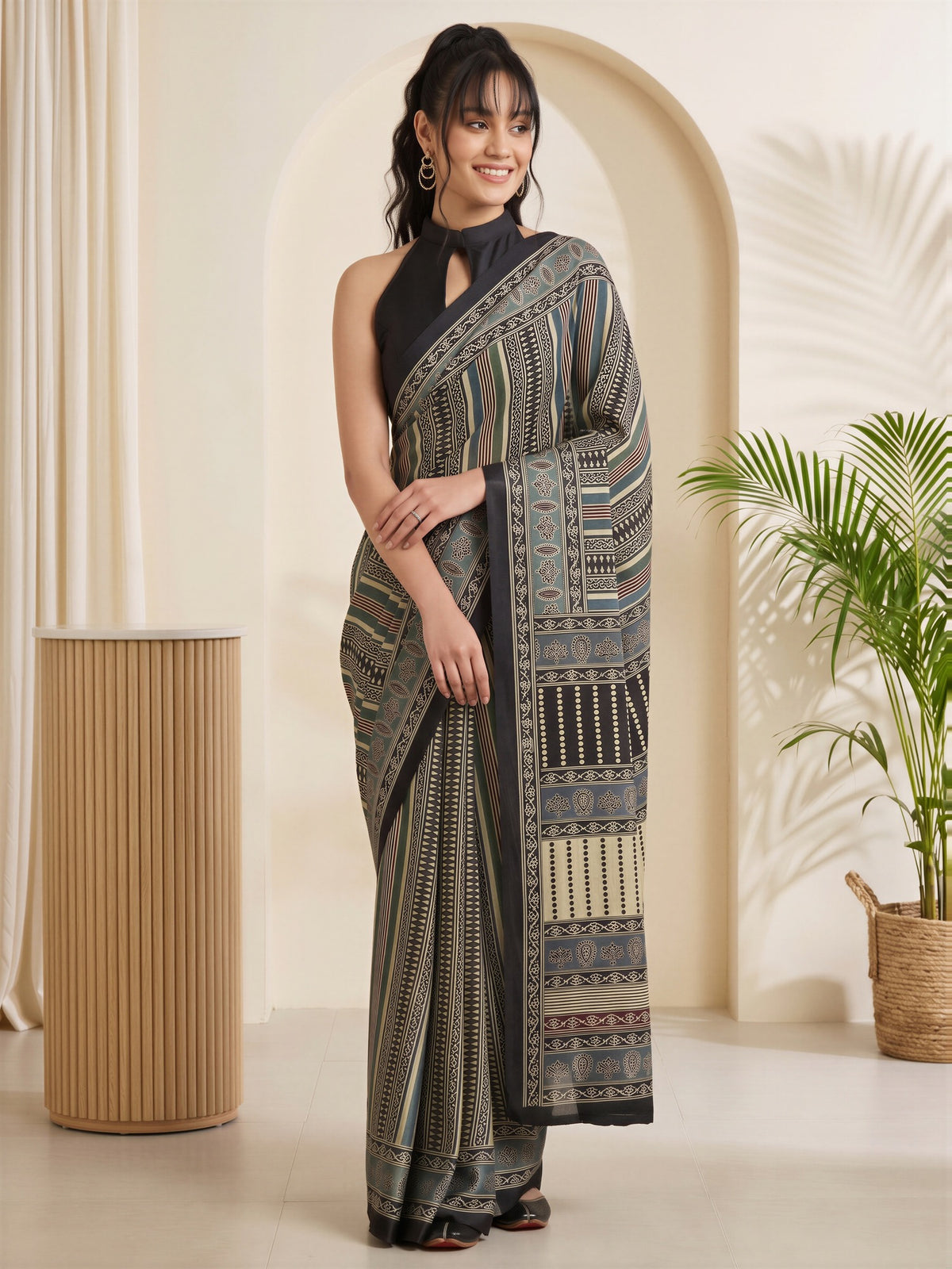 Grey Satin saree – detail view 3