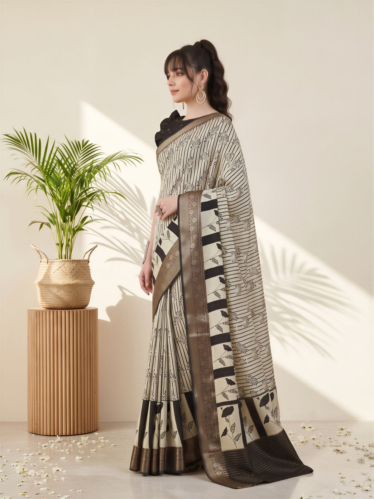 Off White Viscose Silk saree – detail view 2