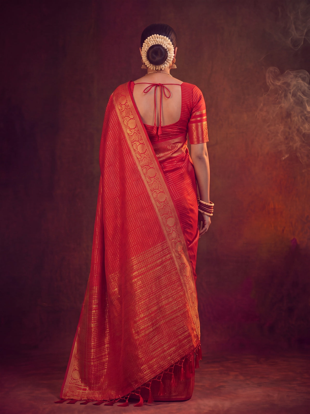Red Viscose saree – detail view 1