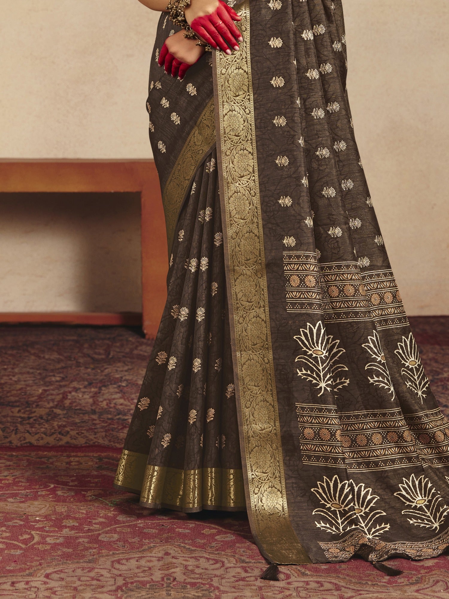 Brown Tussar Silk saree – detail view 1