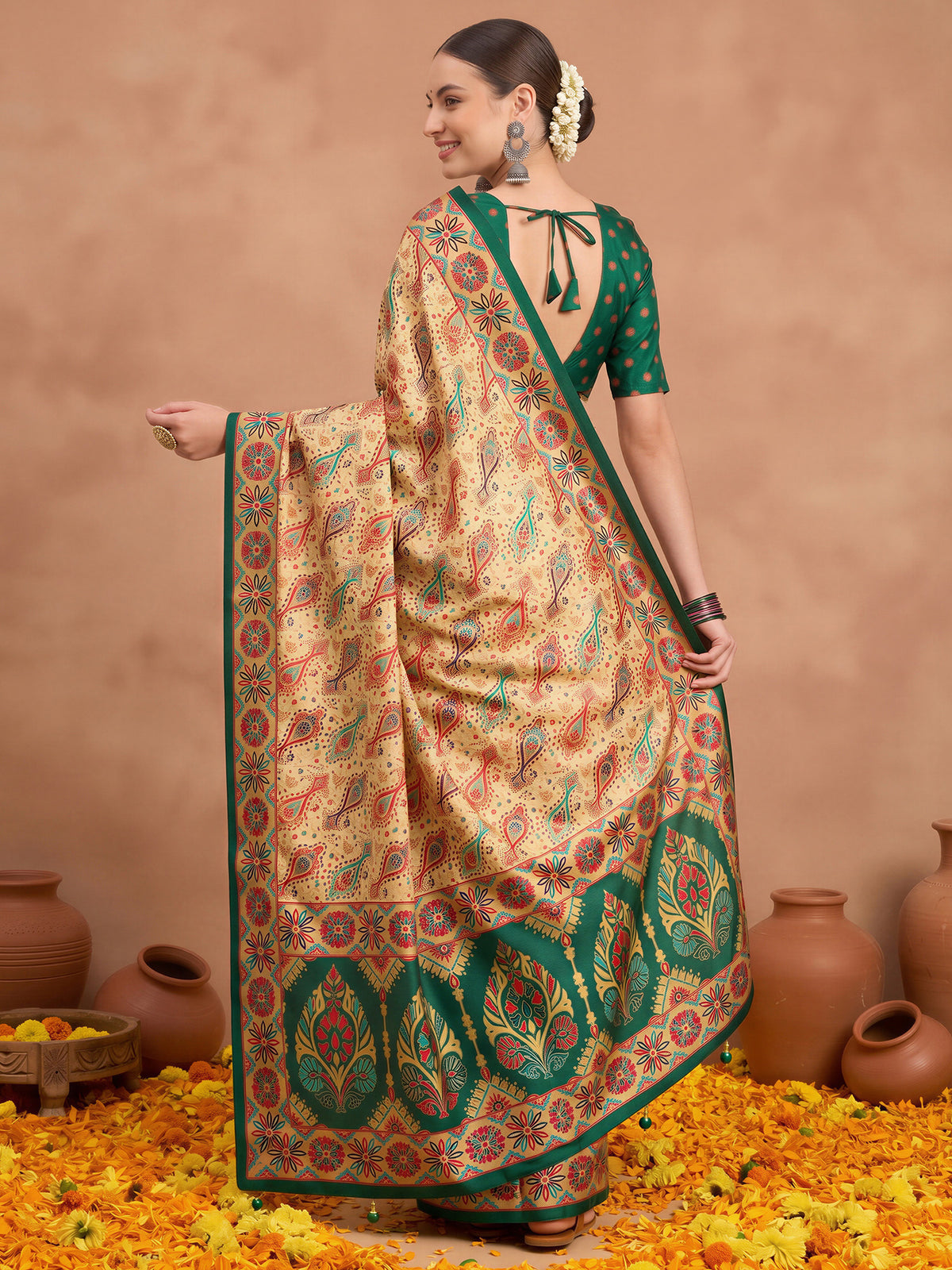 Dark Green Silk Blend saree – detail view 1