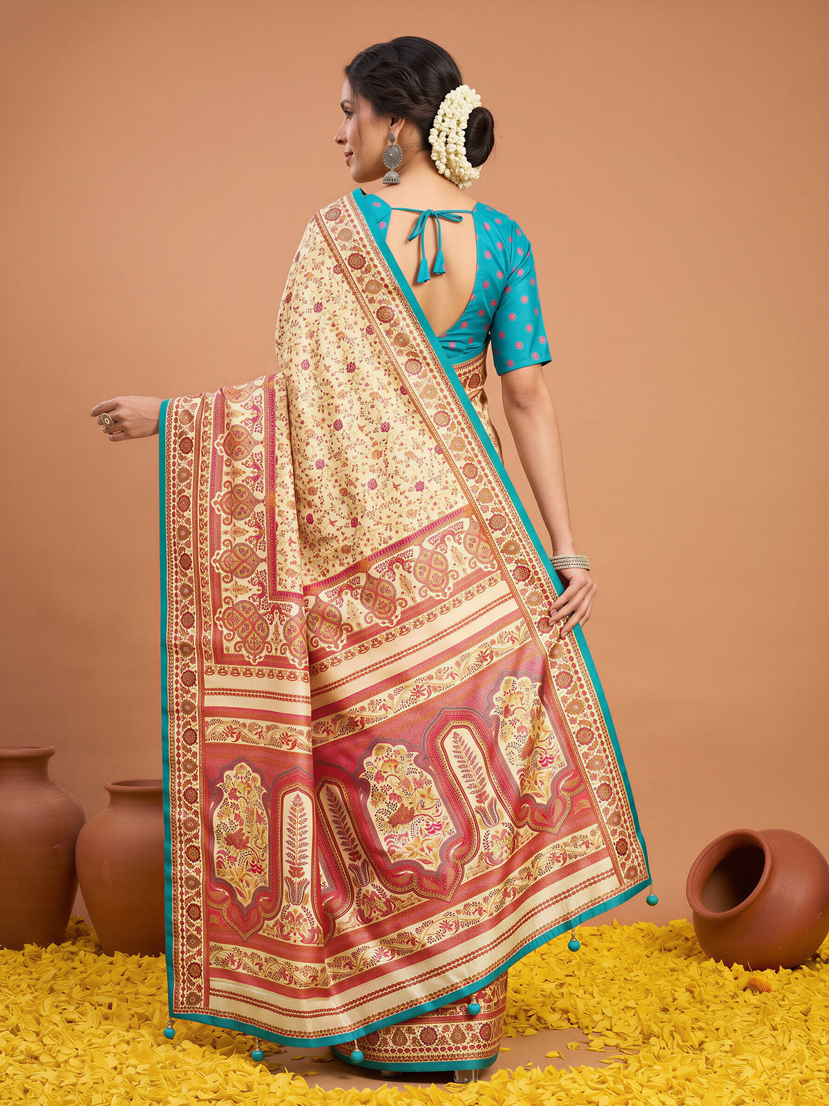 Cream Silk Blend saree – detail view 1