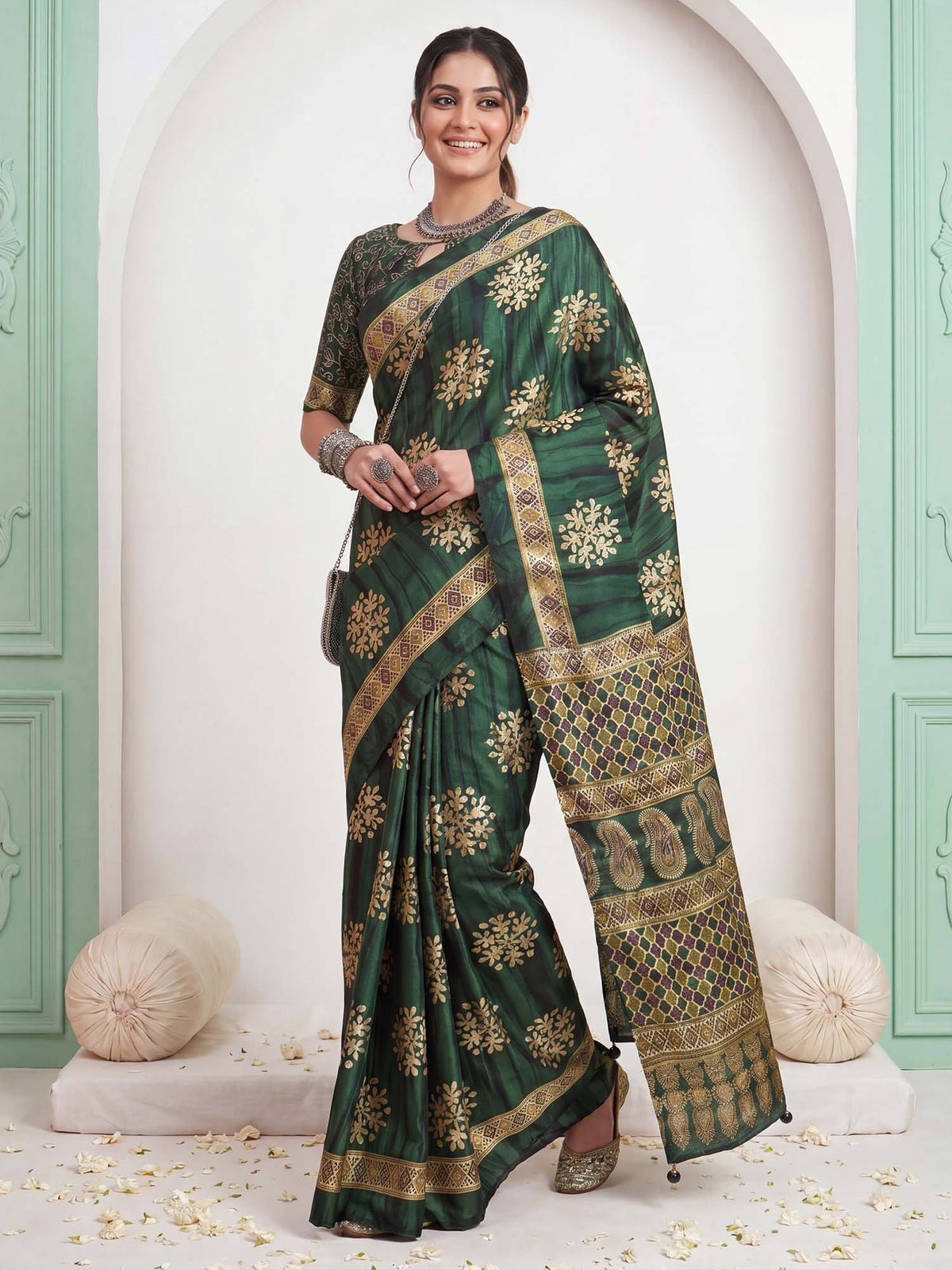 Green Pure Crepe saree – detail view 3