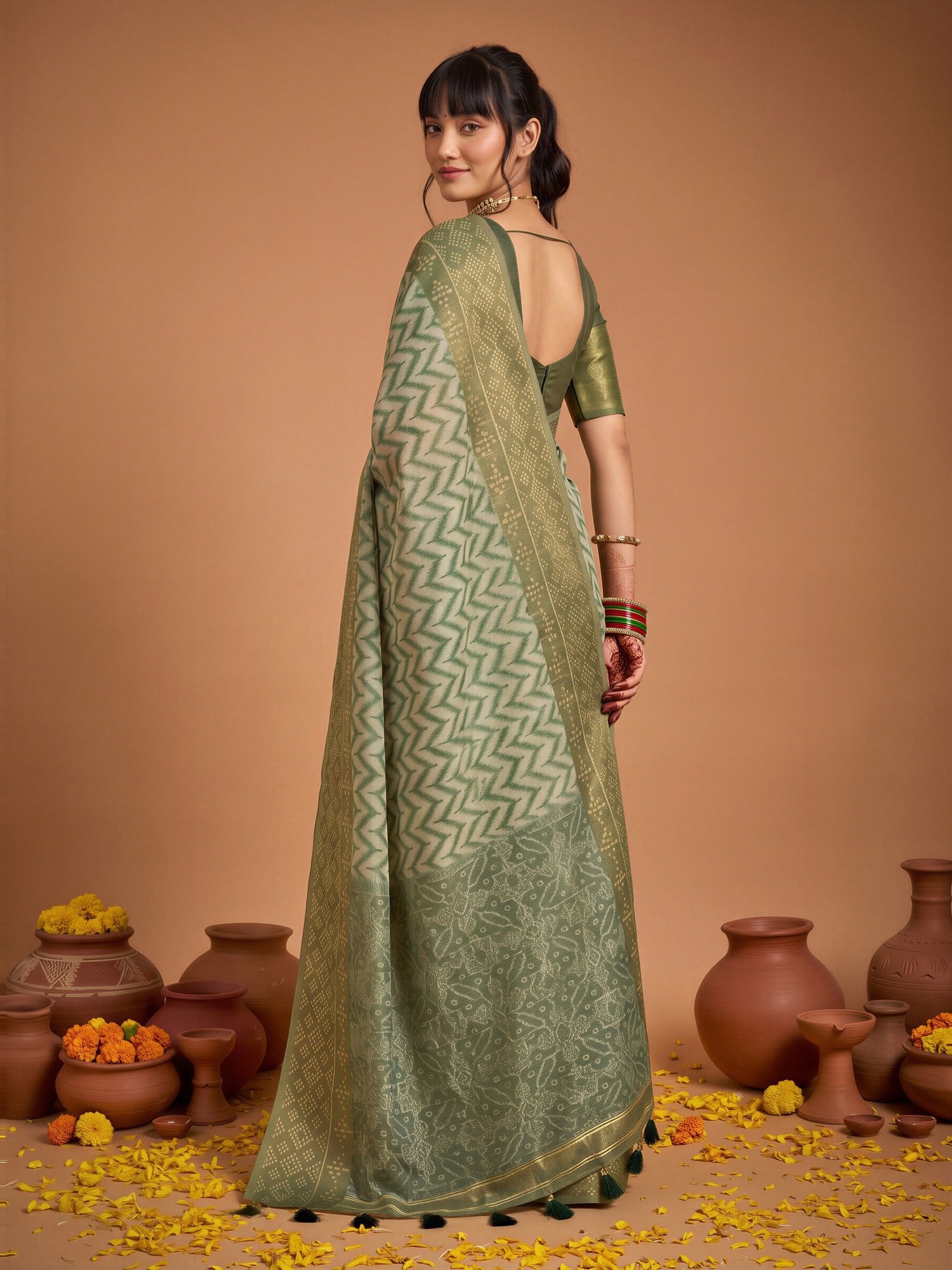 Green Viscose saree – detail view 1