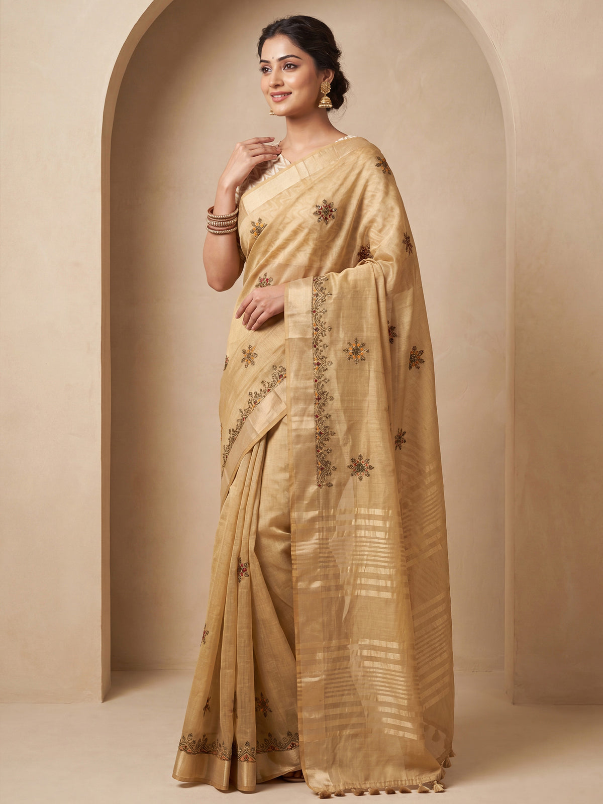 Beige Cotton Linen saree – detail view 2