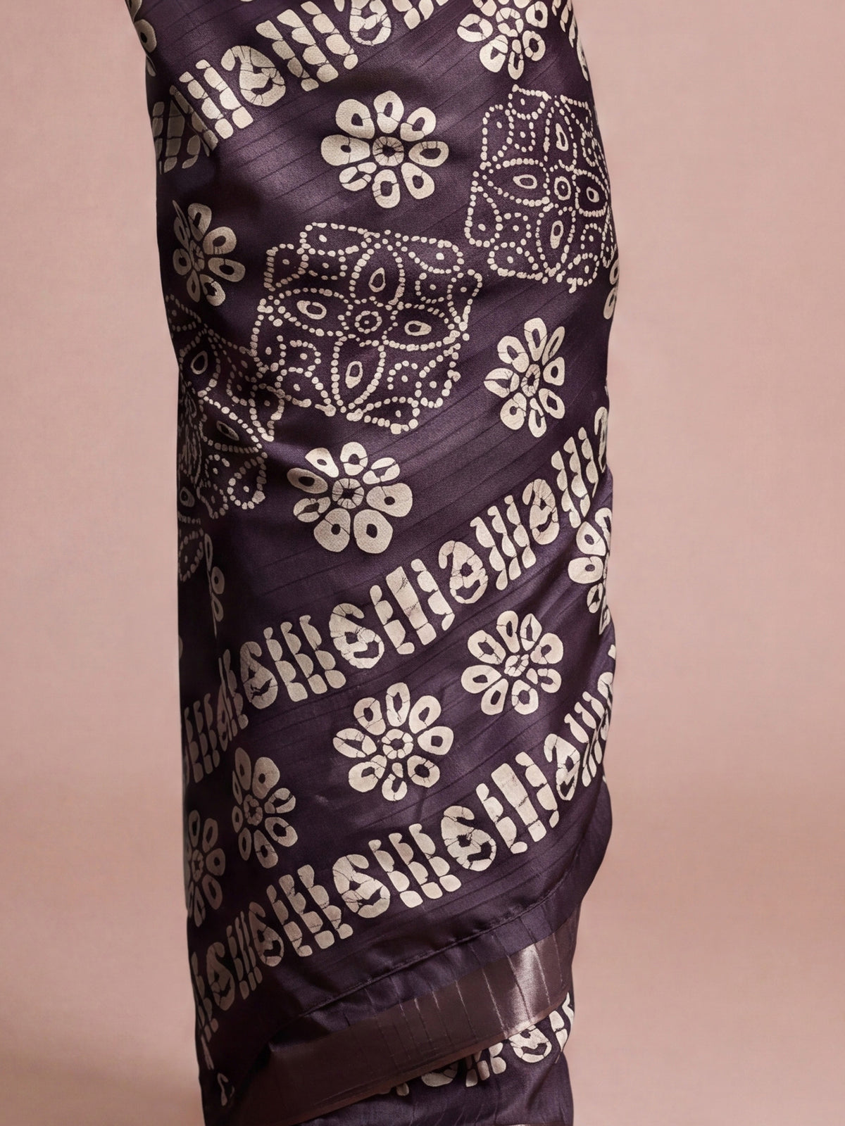 Violet Silk Blend saree – detail view 5