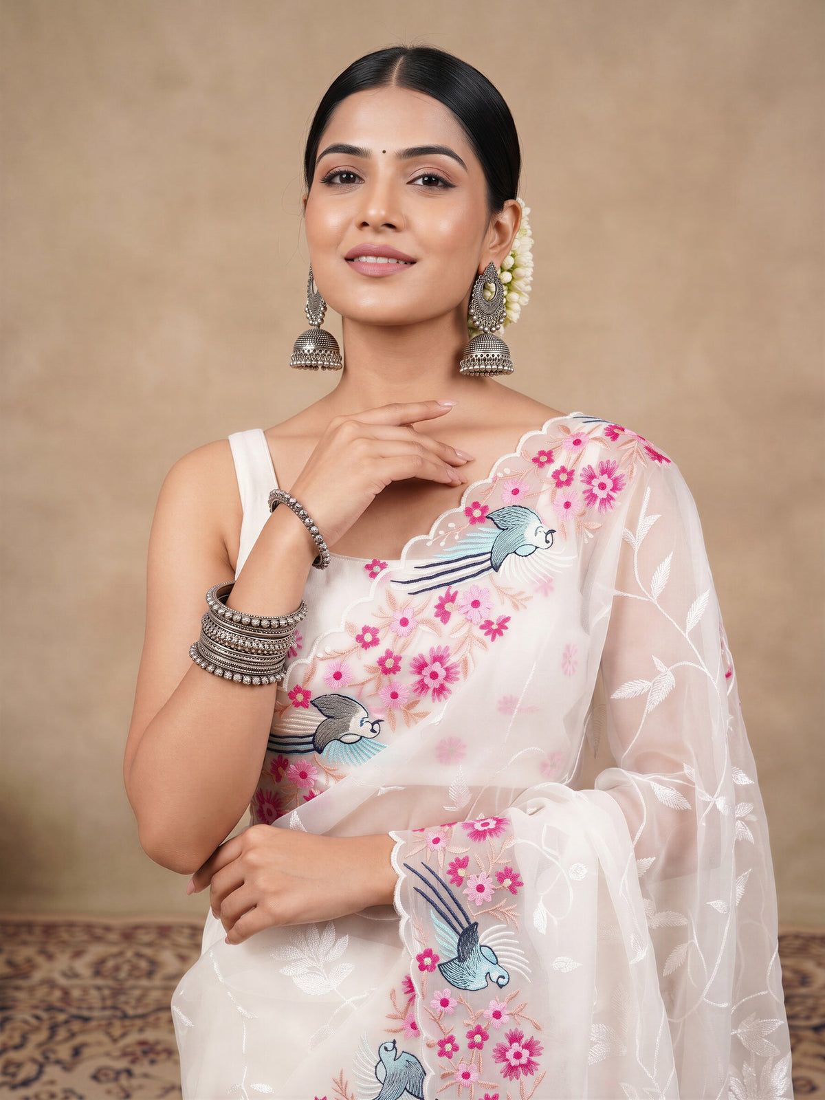 White Organza saree – detail view 4