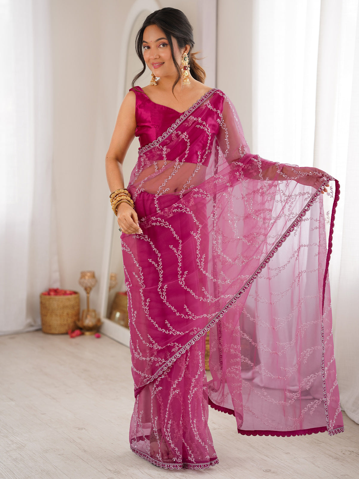 Magenta Net saree – detail view 2