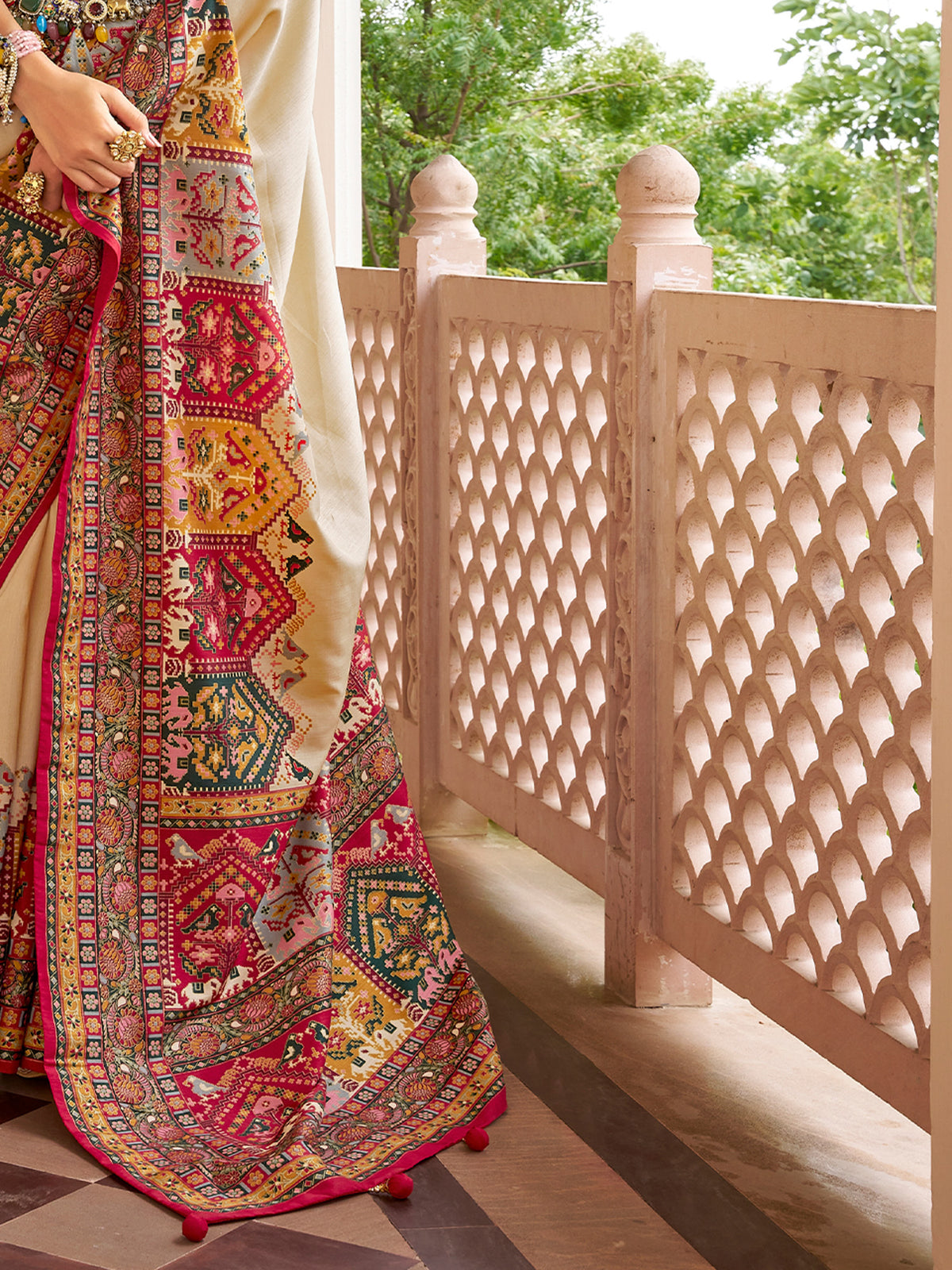 Beige Silk Blend saree – detail view 4