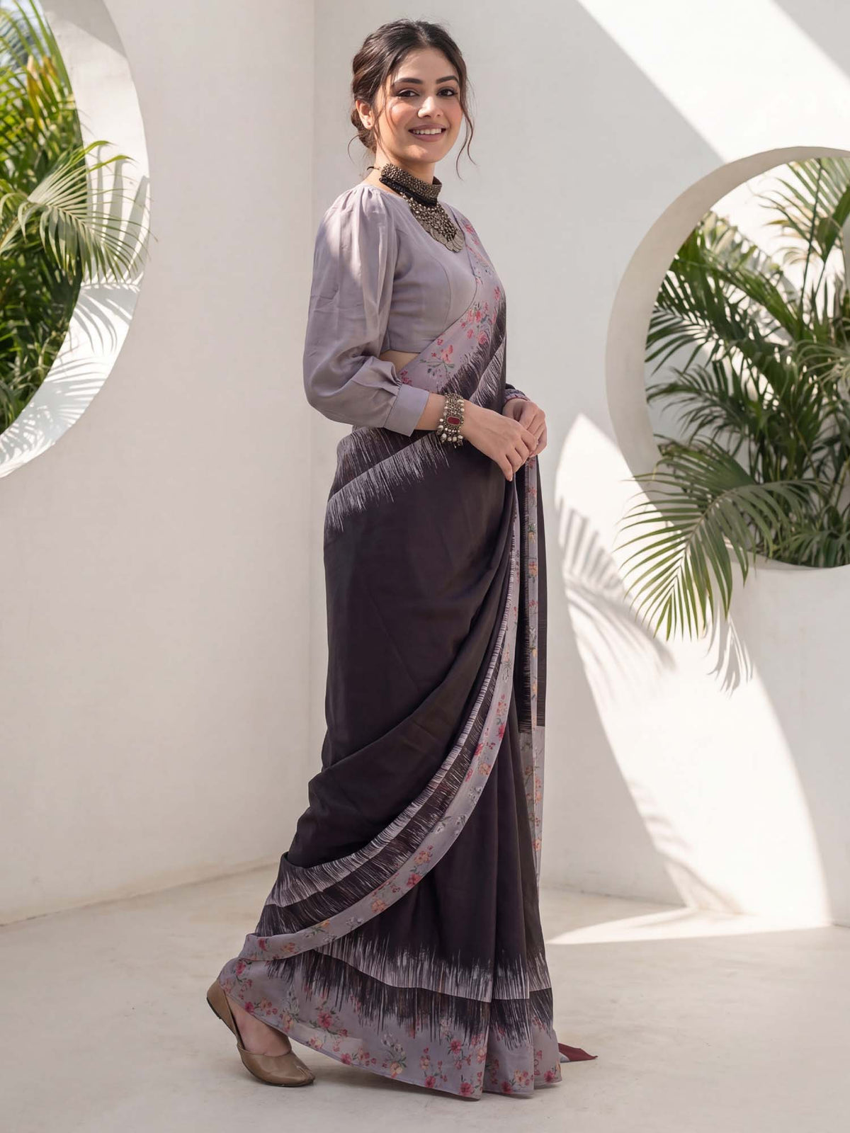 Black Crepe saree – detail view 2