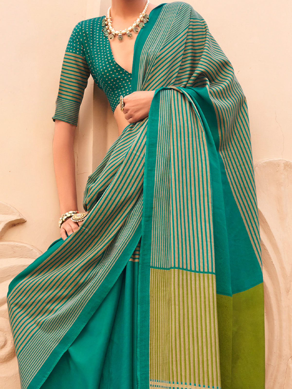 Teal Green Silk Blend saree – detail view 3