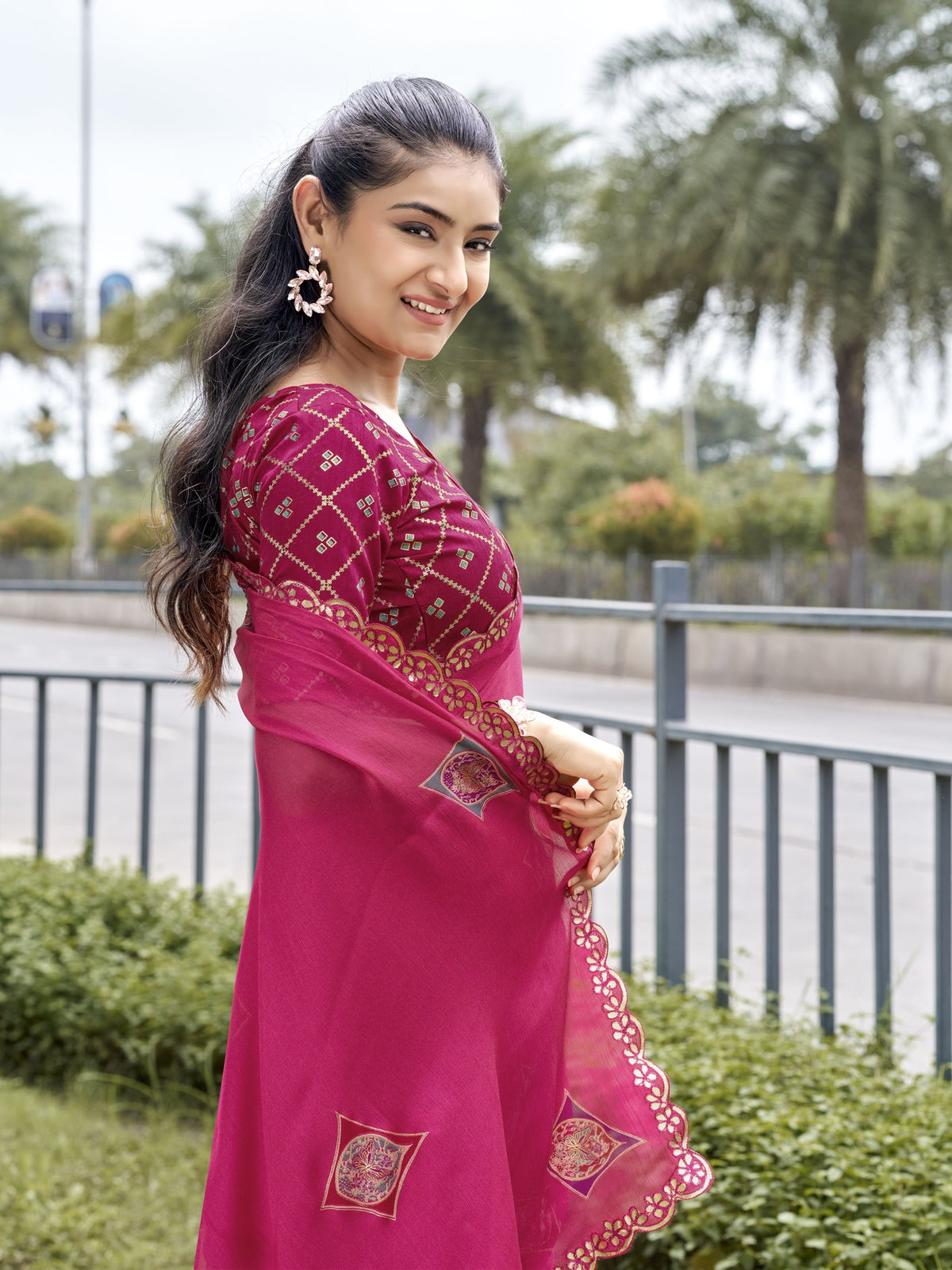 Pink chiffon saree view 3