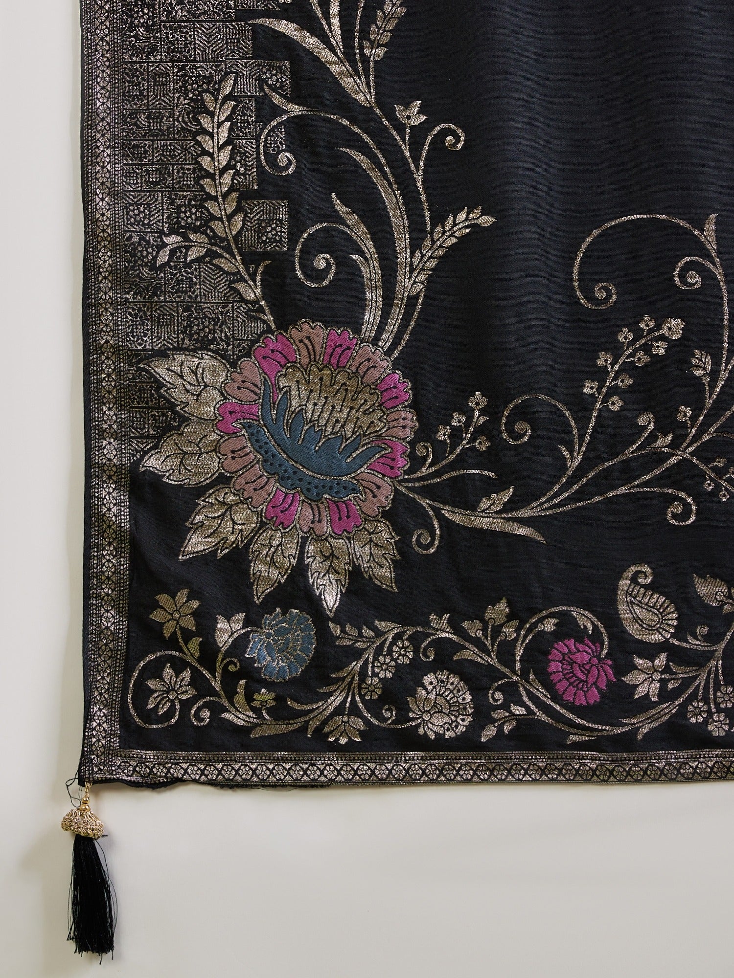 Black Silk Blend saree – detail view 4