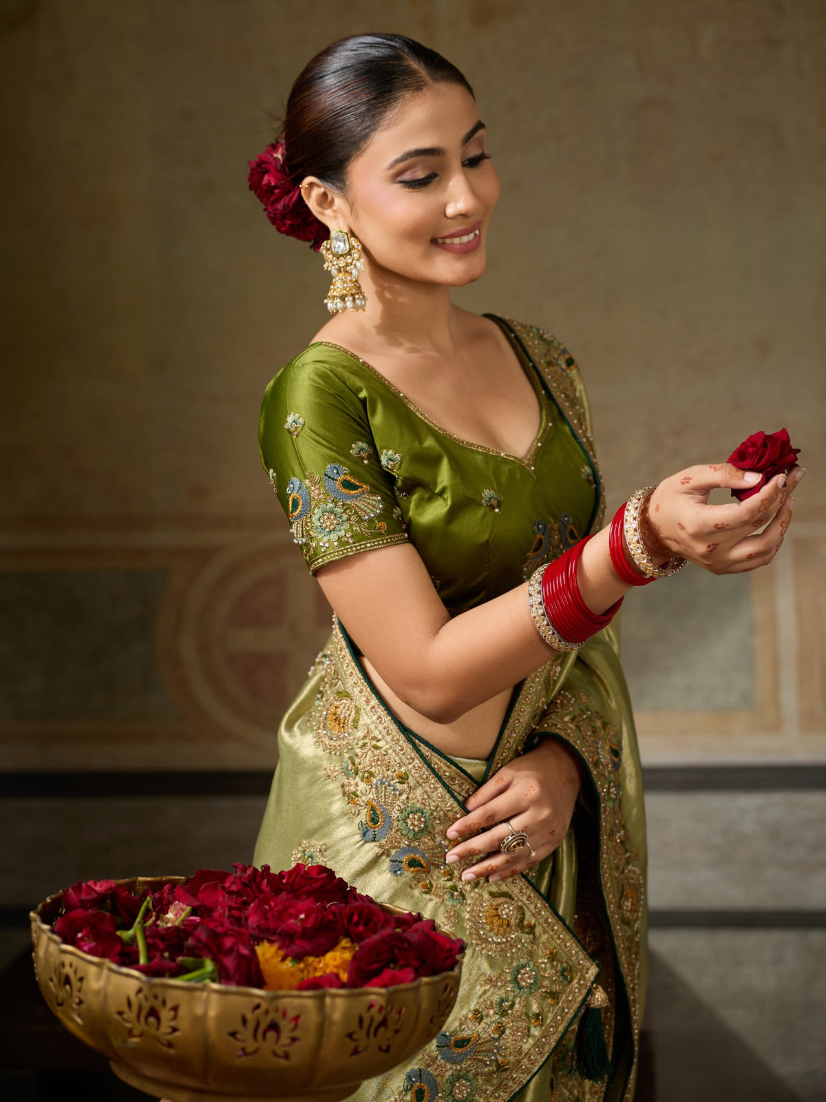 Olive Silk Blend saree – detail view 1