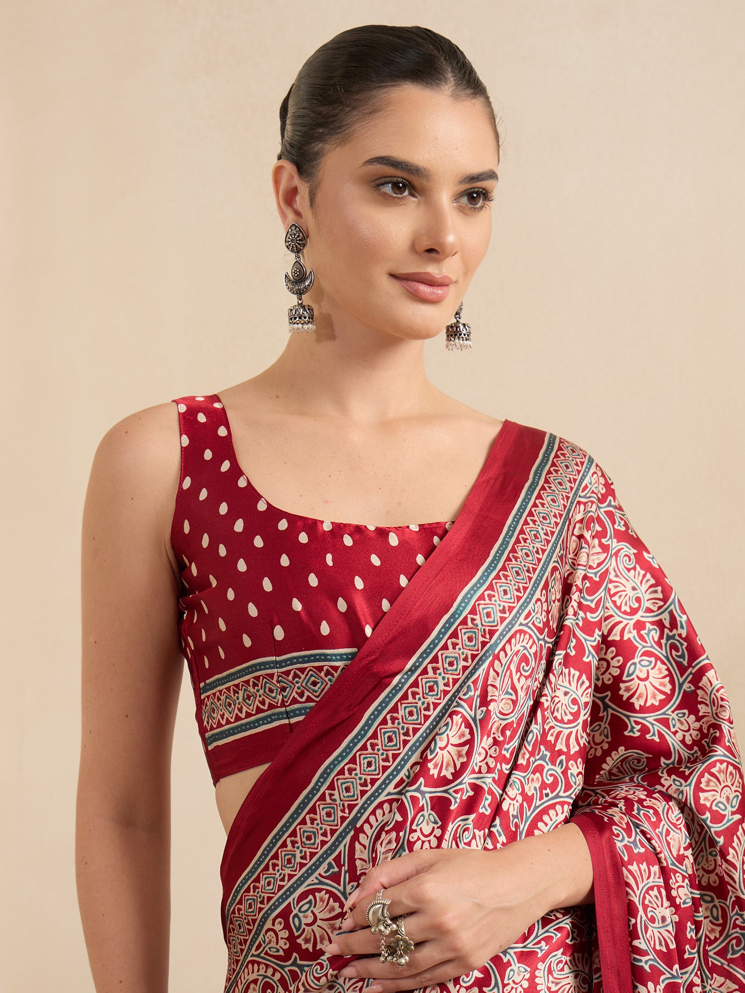 Red Pure Crepe saree – detail view 3