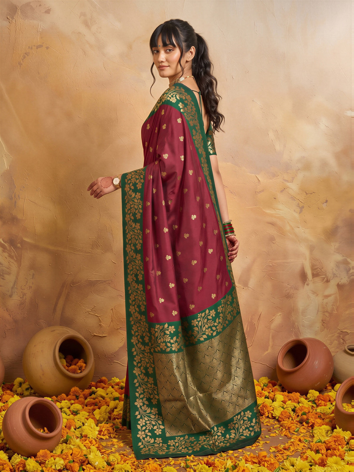 Maroon Cotton Blend saree – detail view 2