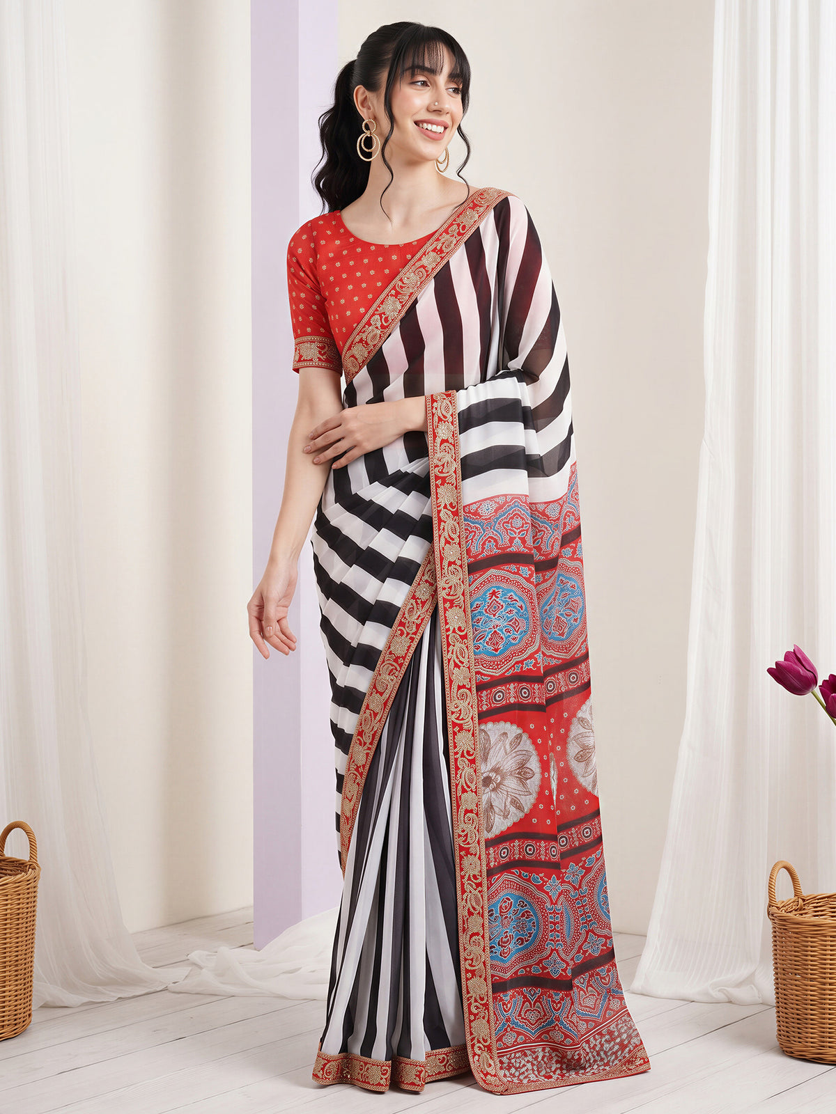White Pure Georgette saree – detail view 3