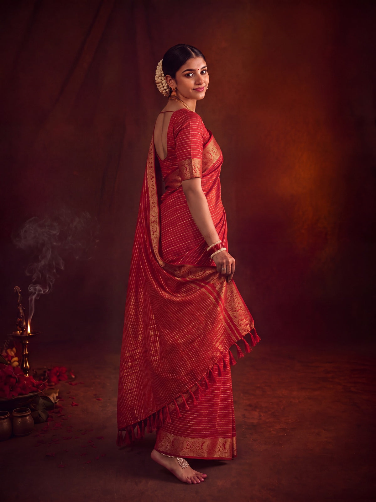 Red Viscose saree – detail view 4