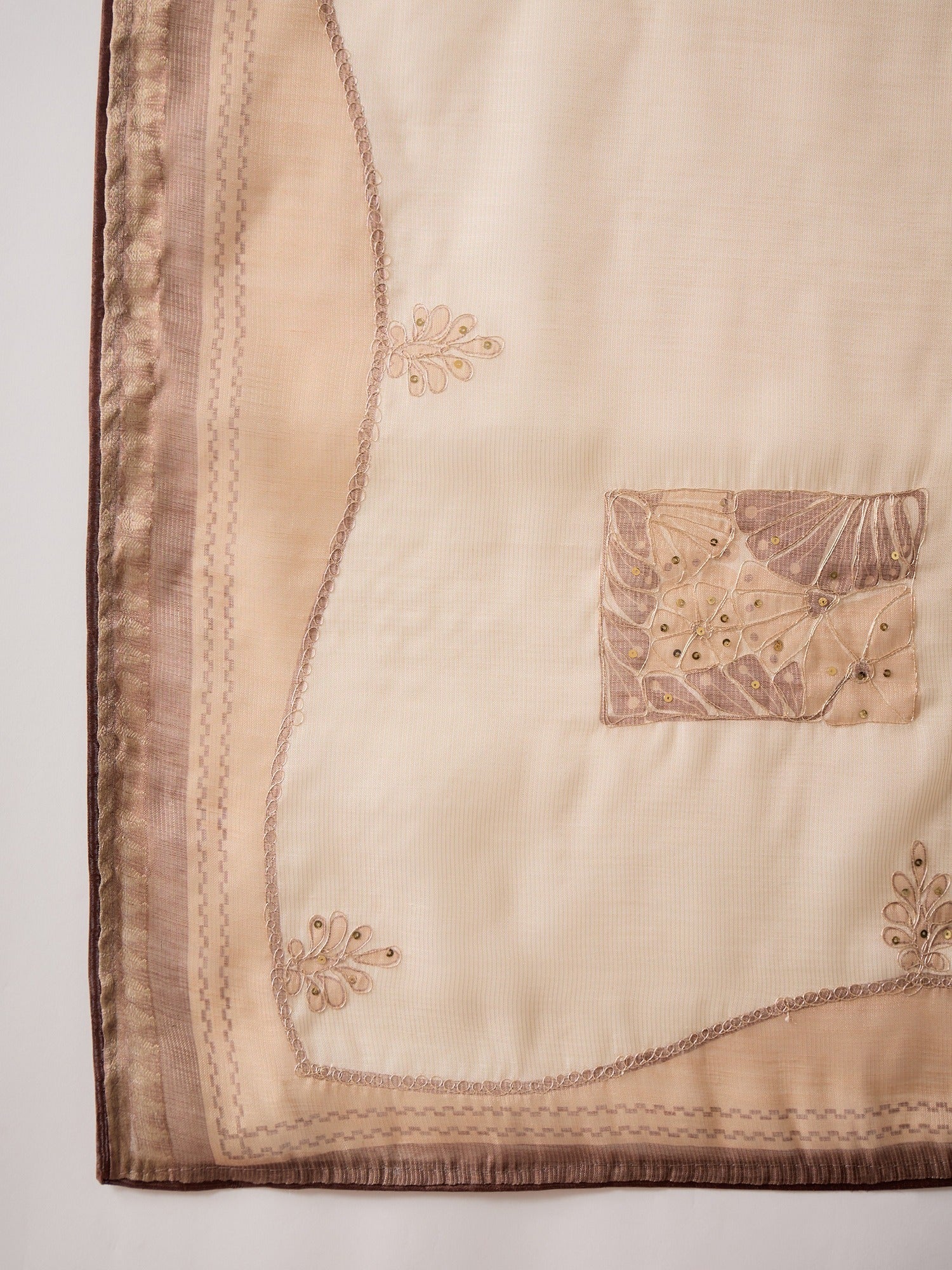 Beige Cotton Blend saree – detail view 5
