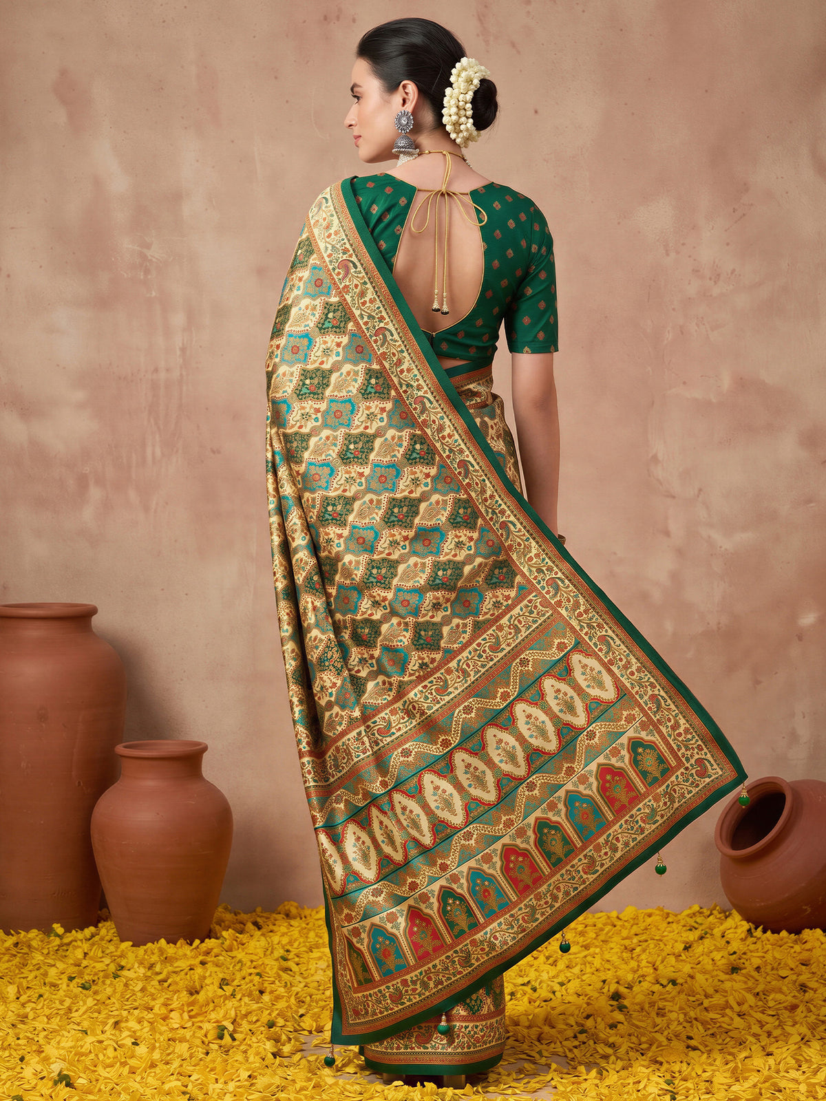 Cream Silk Blend saree – detail view 1