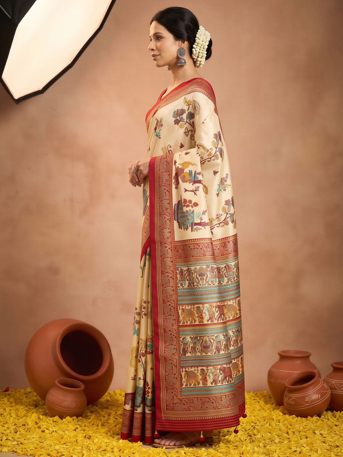 Cream Silk Blend saree – detail view 2
