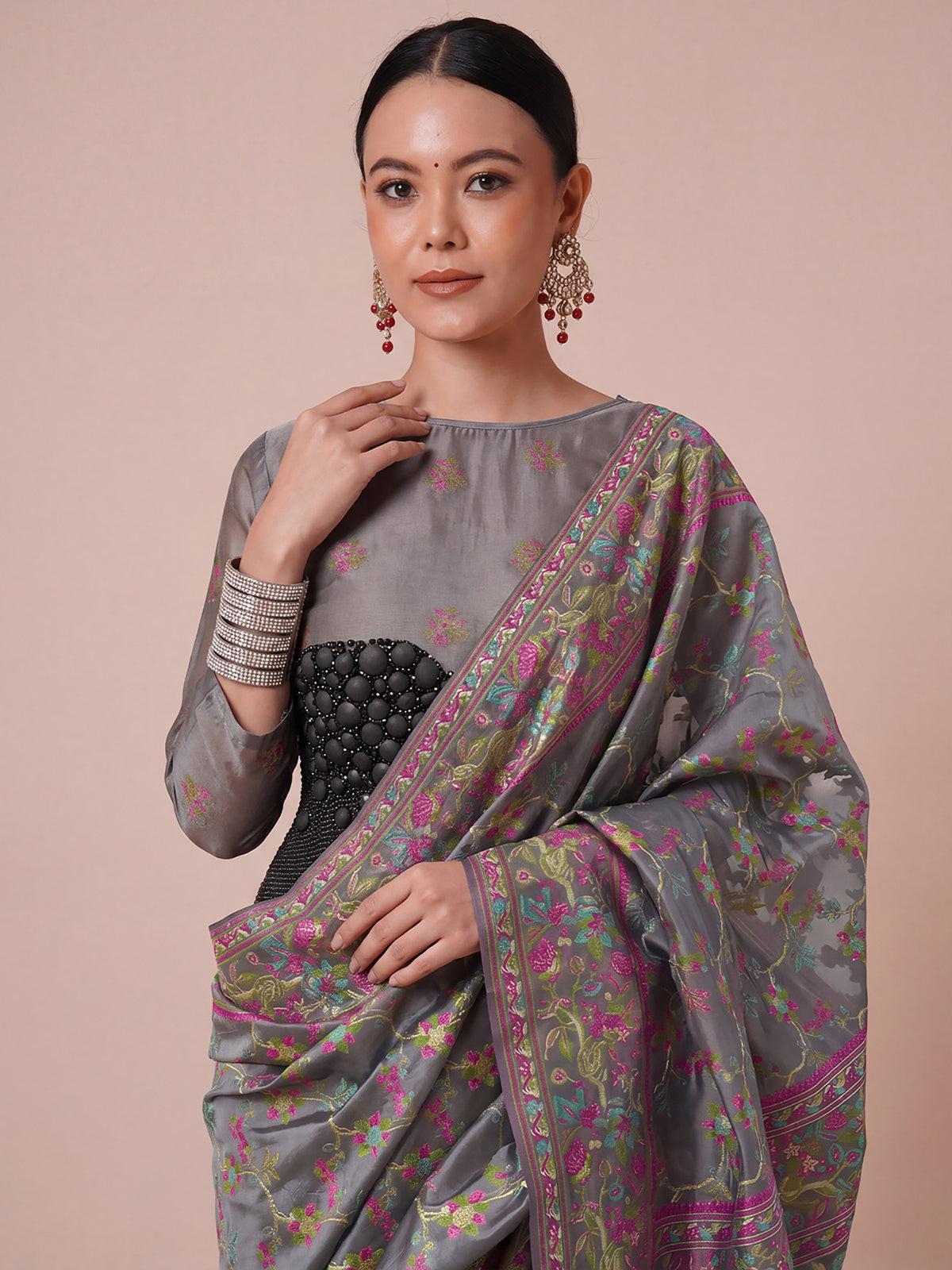 Grey Organza saree – detail view 4