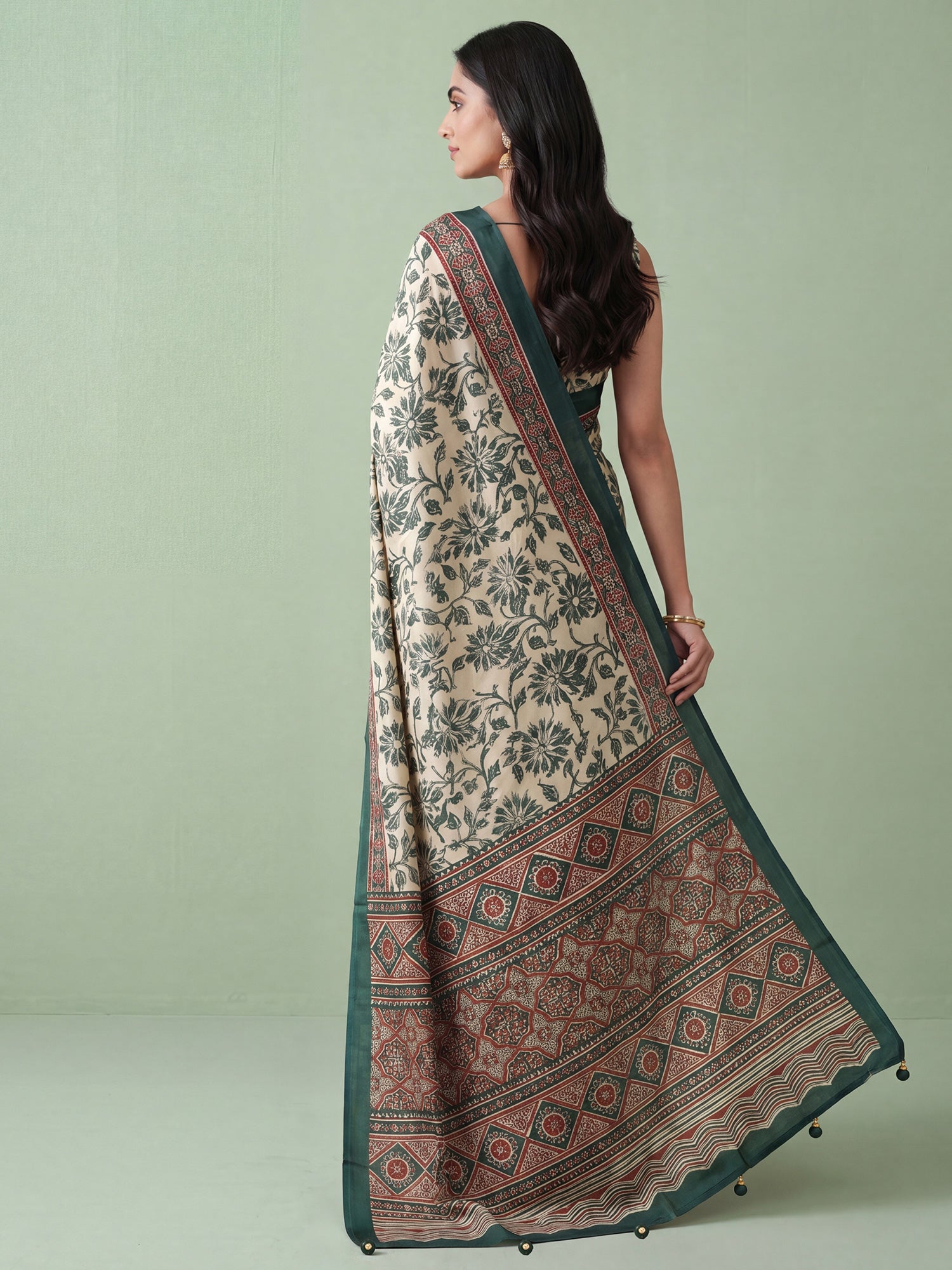 Cream Satin saree – detail view 1