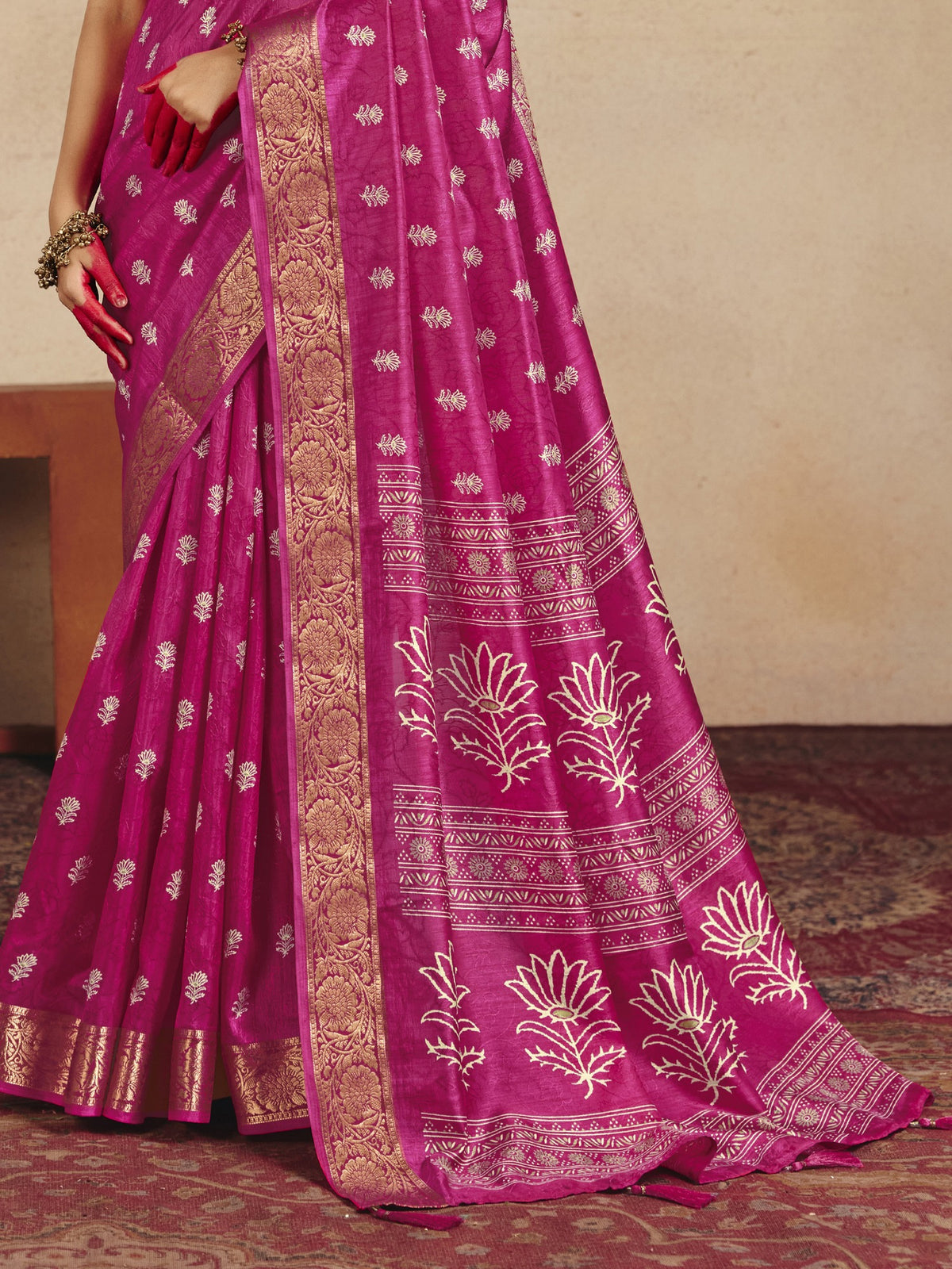 Magenta Tussar Silk saree – detail view 1