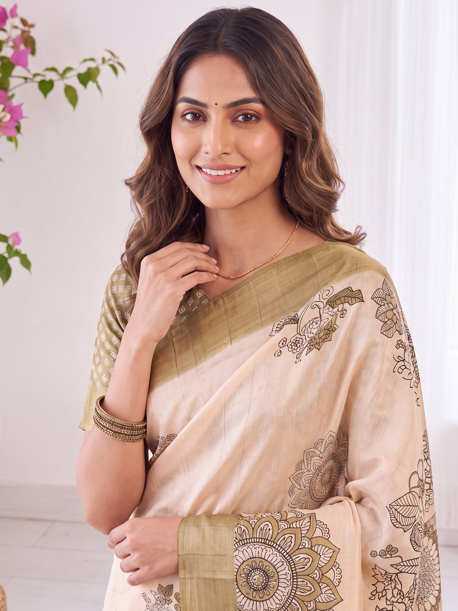 White Satin Silk saree – detail view 4