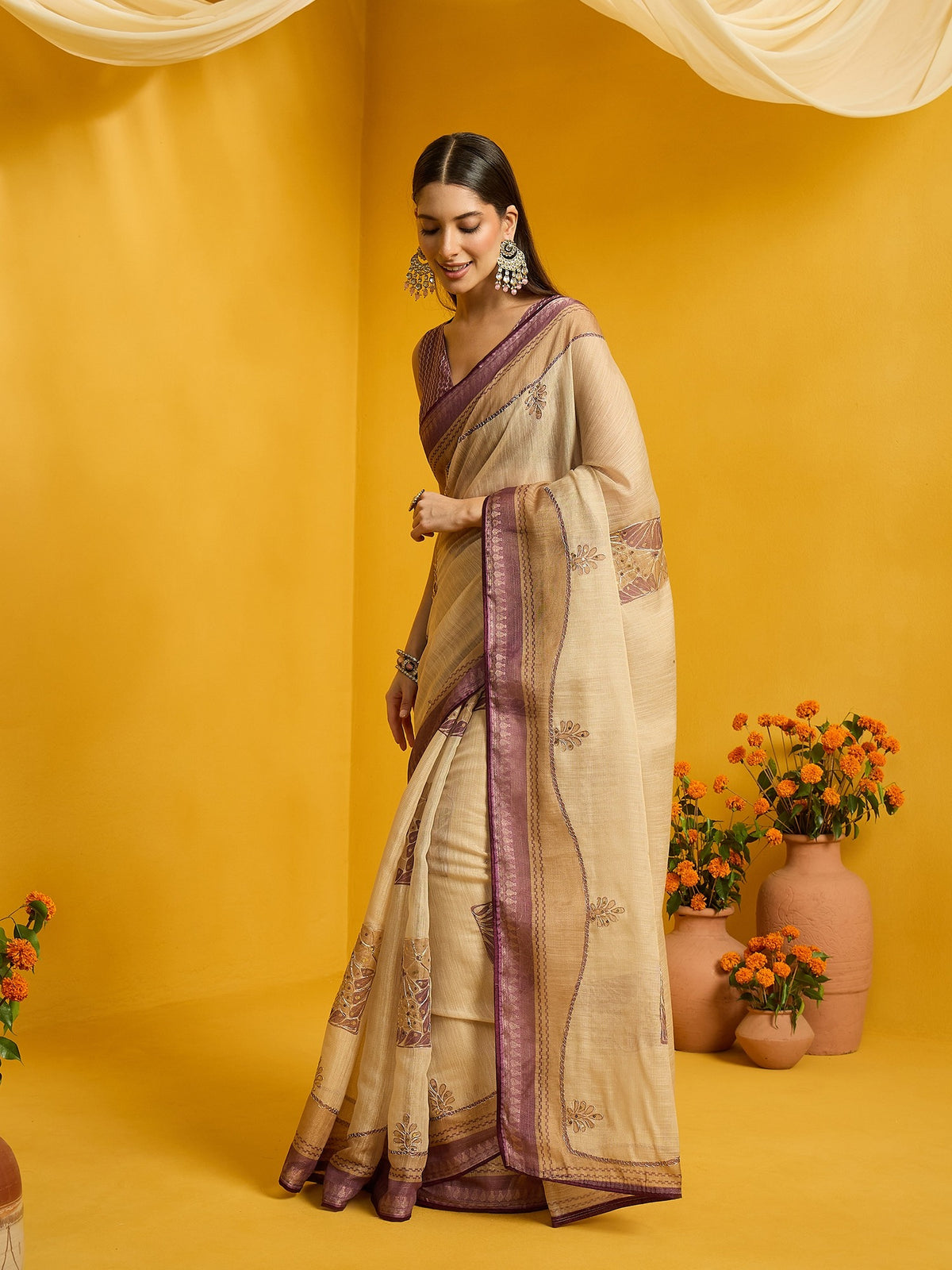 Beige Cotton Blend saree – detail view 1