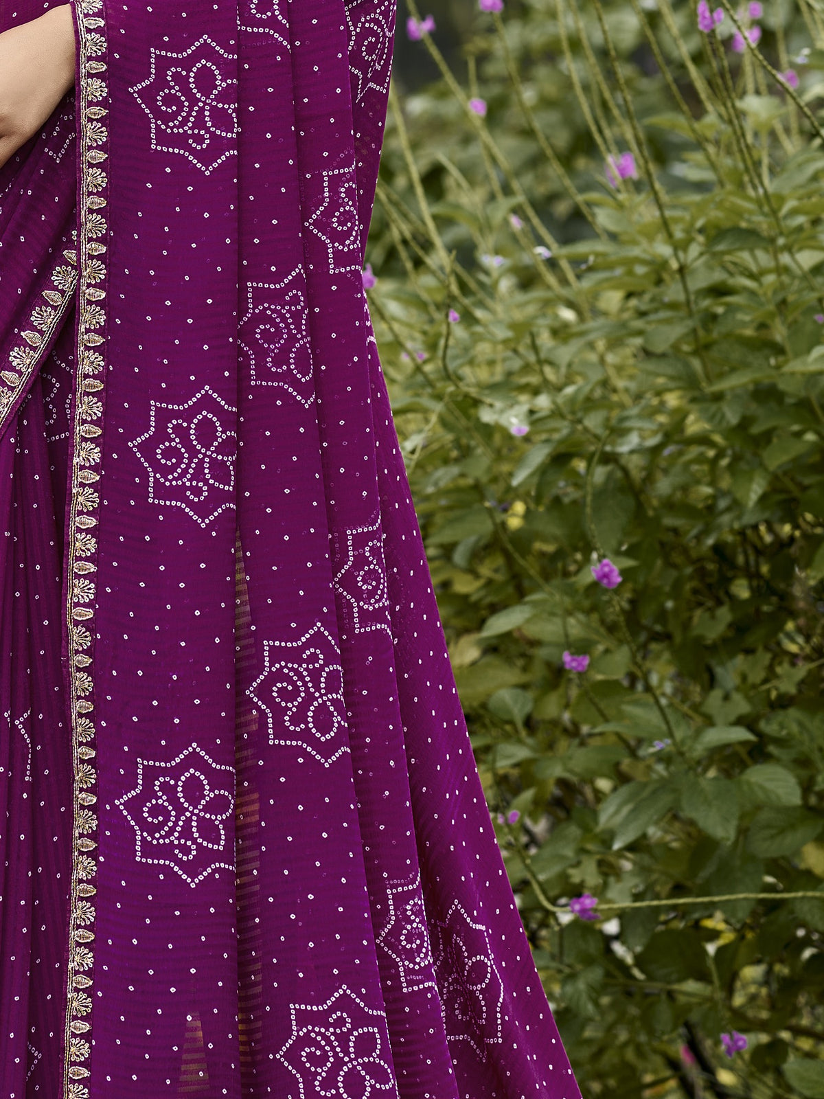 Pallu detail of purple georgette saree showing bandhani tie-dye dot work and zari border