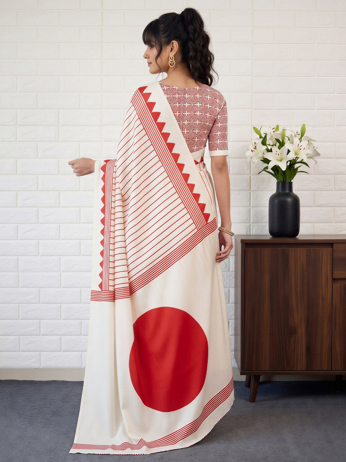 Cream Satin saree – detail view 1
