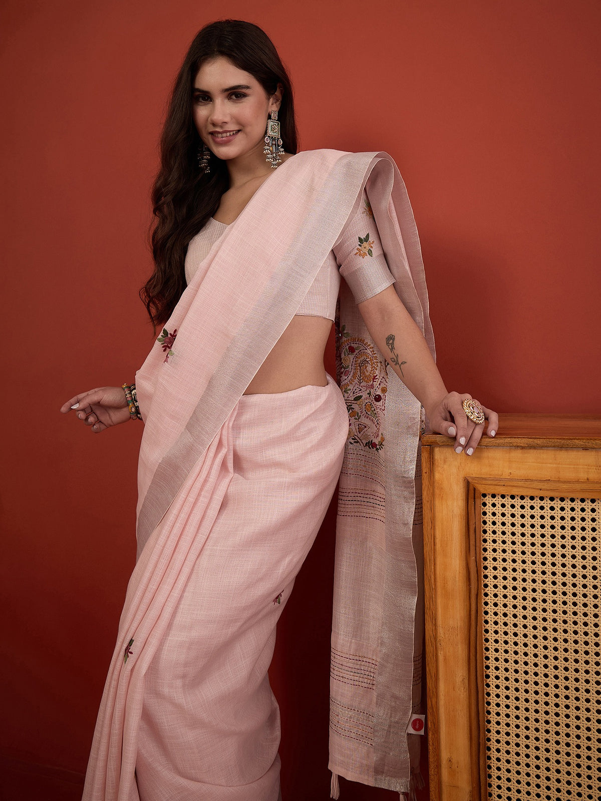 Pink linen blend saree view 5