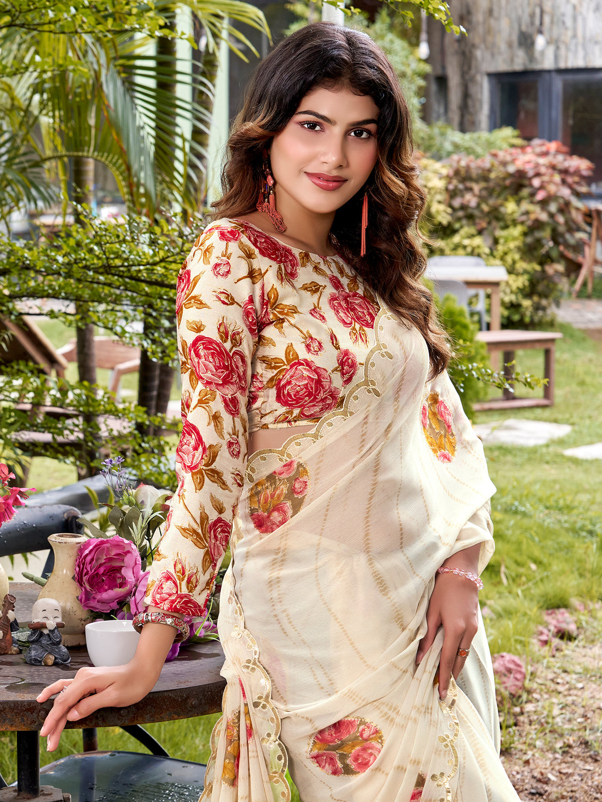 Off White Chiffon saree – detail view 2