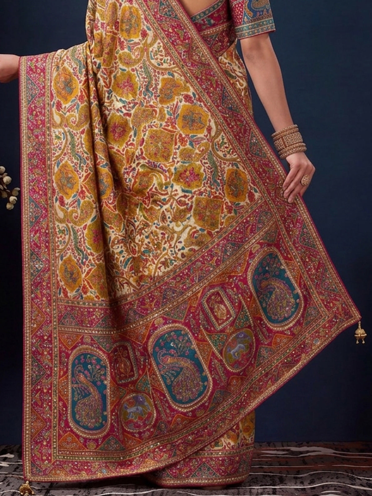 Cream Silk Blend saree – detail view 5
