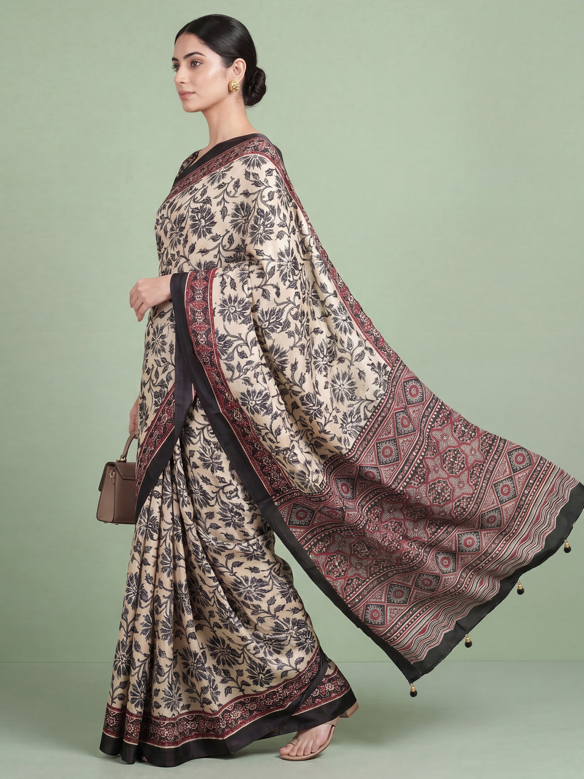 Cream Satin saree – detail view 3