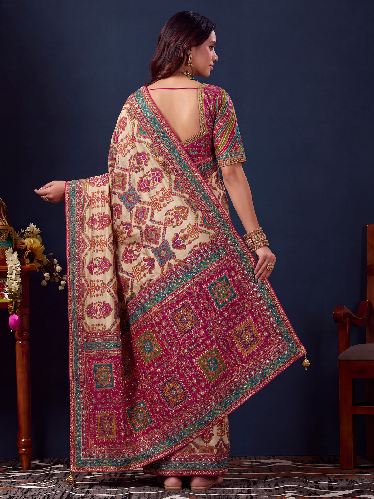 Cream Silk Blend saree – detail view 1