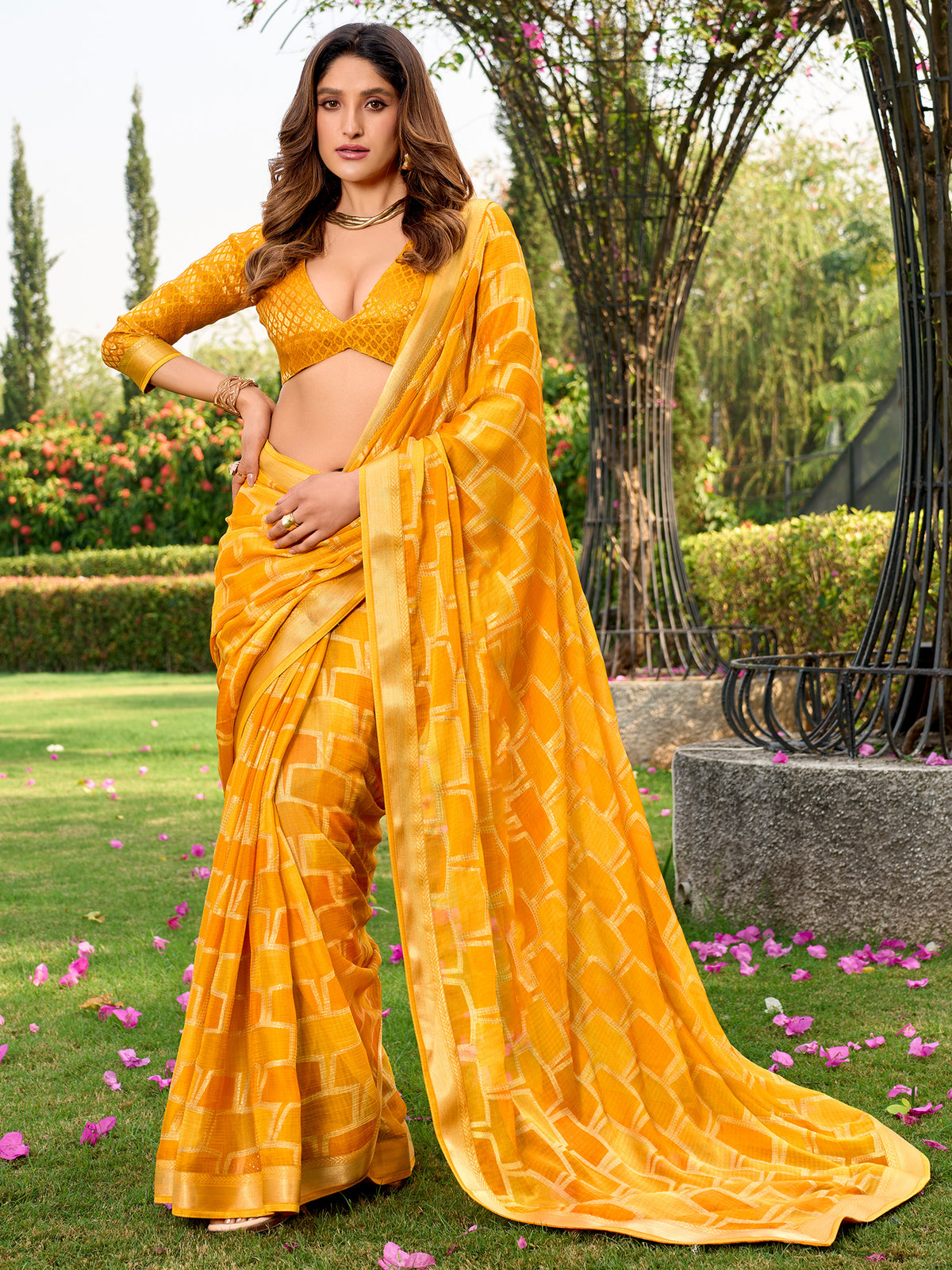 Yellow Chiffon saree – detail view 2
