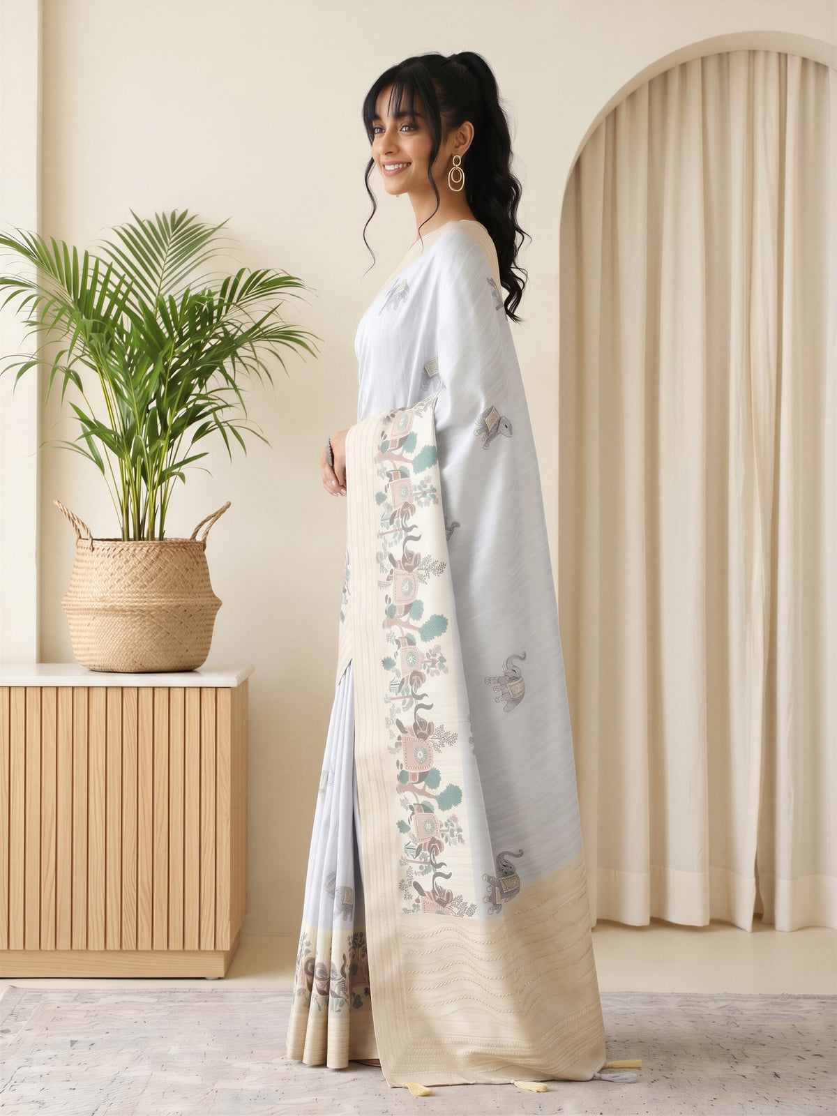 Grey Silk Blend saree – detail view 1
