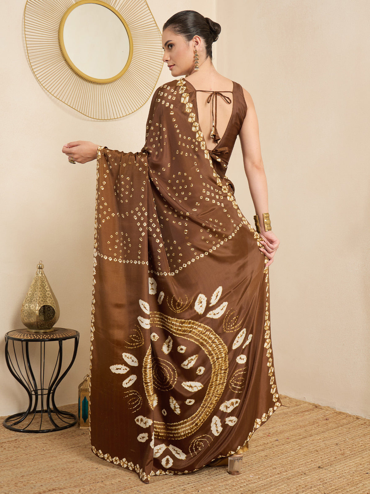 Brown Crepe saree – detail view 1