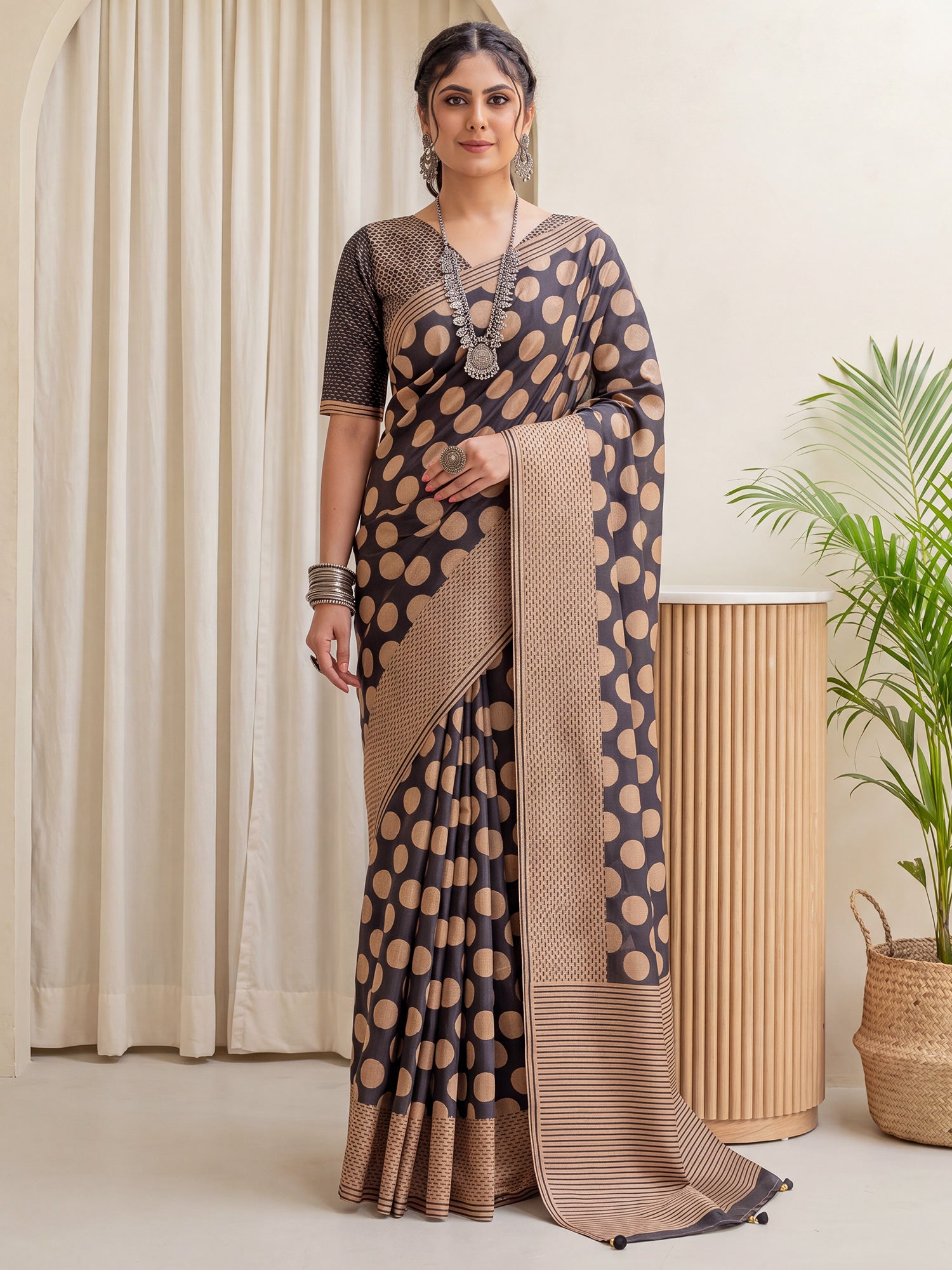 Black Silk Blend saree – detail view 3