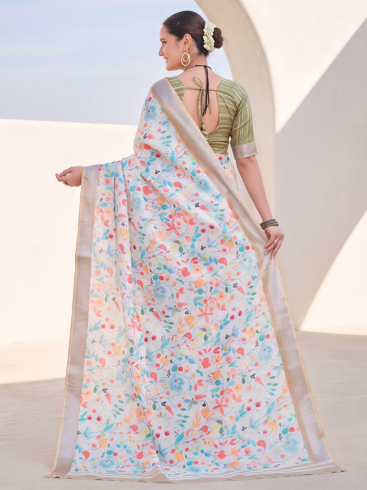 White Cotton Linen saree – detail view 1