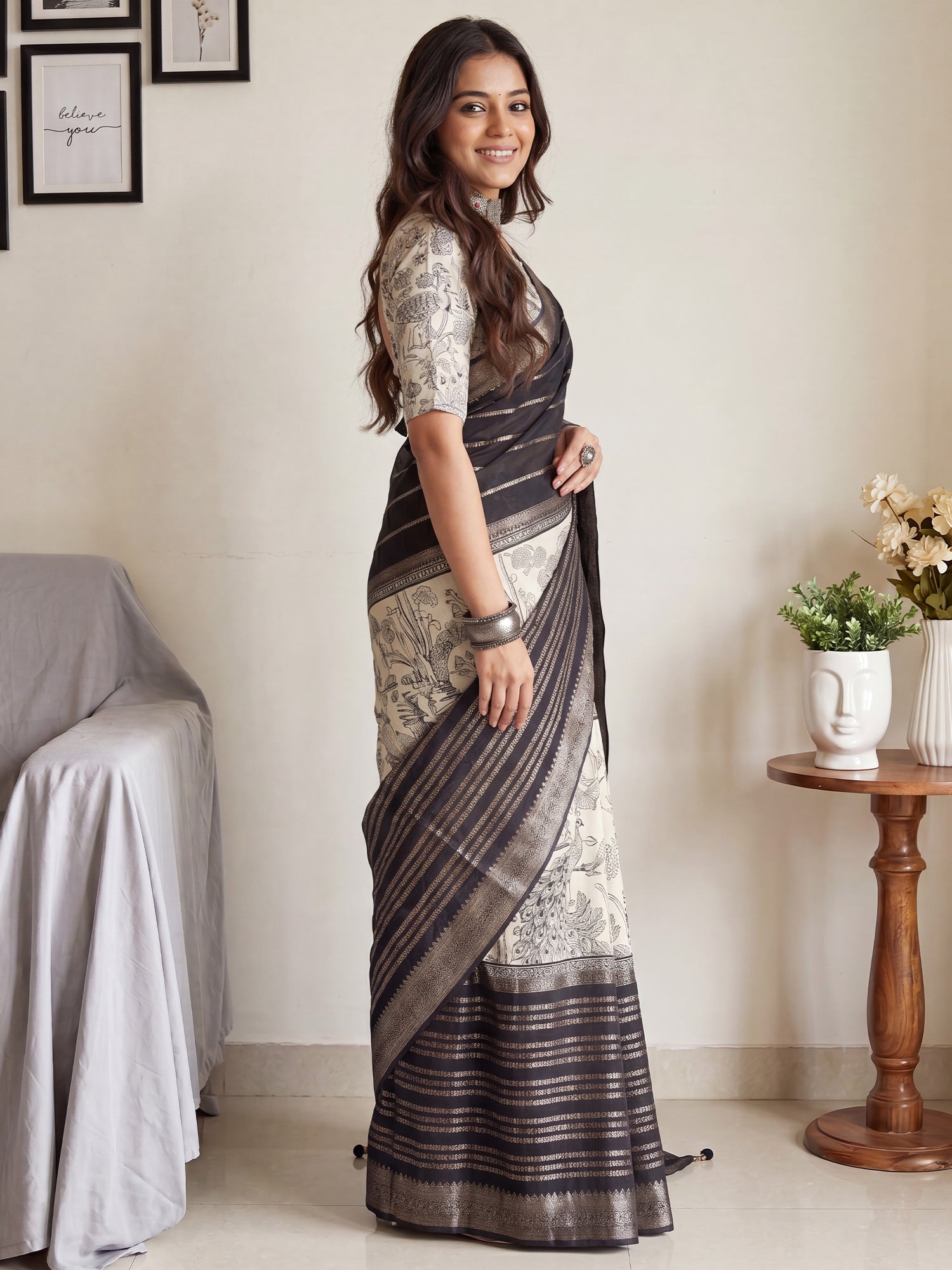 Black Viscose Silk saree – detail view 2