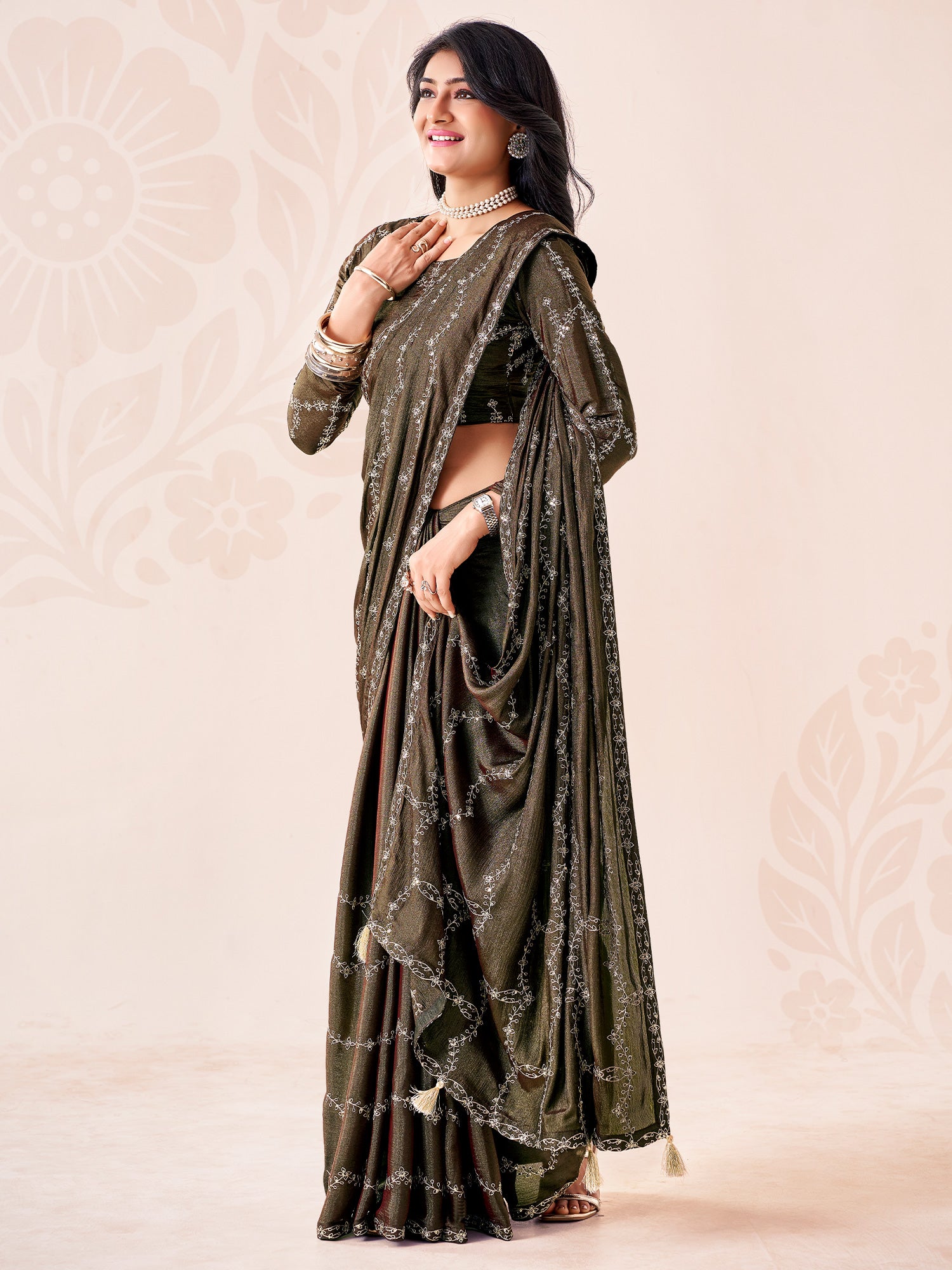 Dark Green Chiffon saree – detail view 1